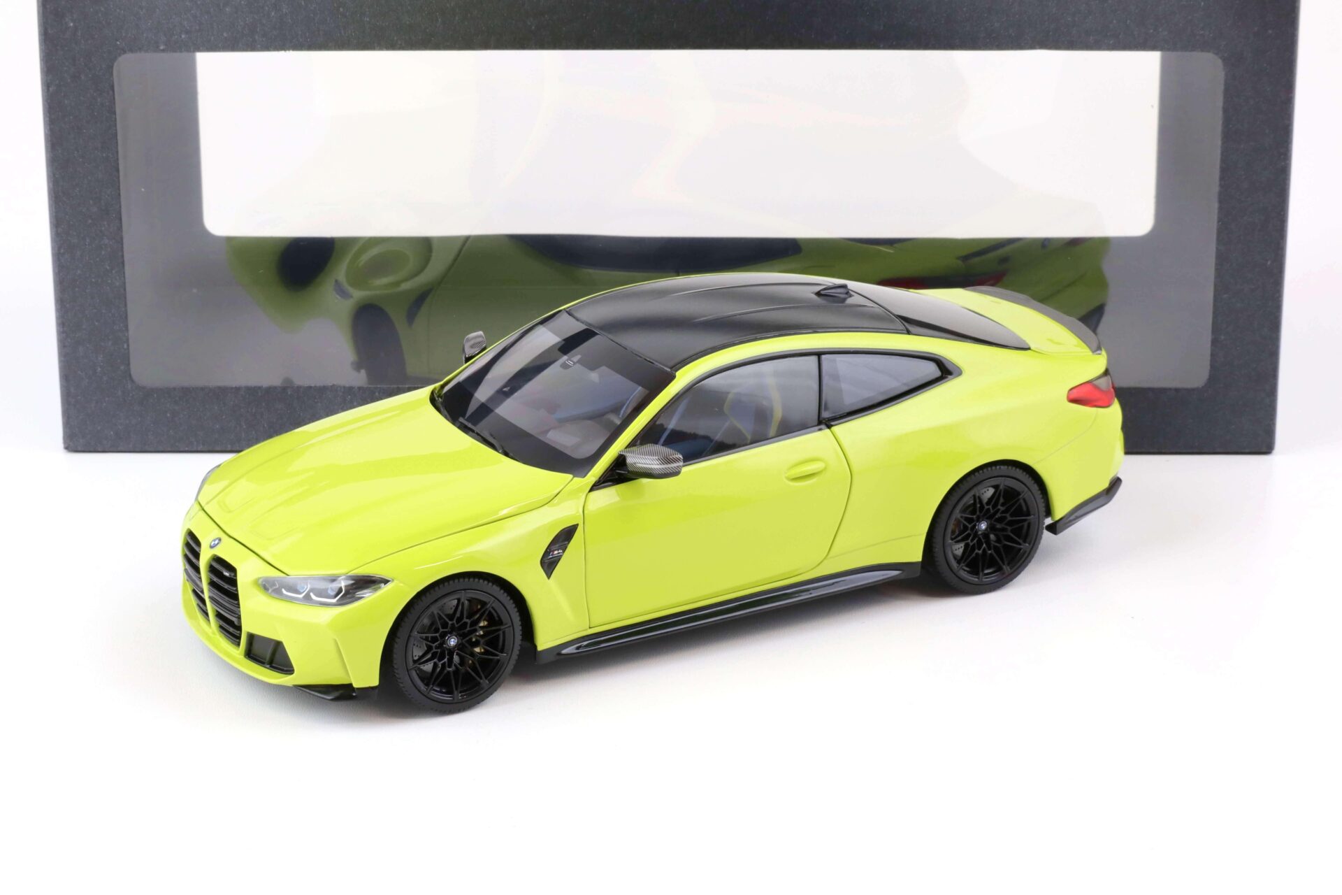 1:18 Minichamps BMW M4 (G82) Coupe 2020 Sao Paulo yellow DEALER VERSION