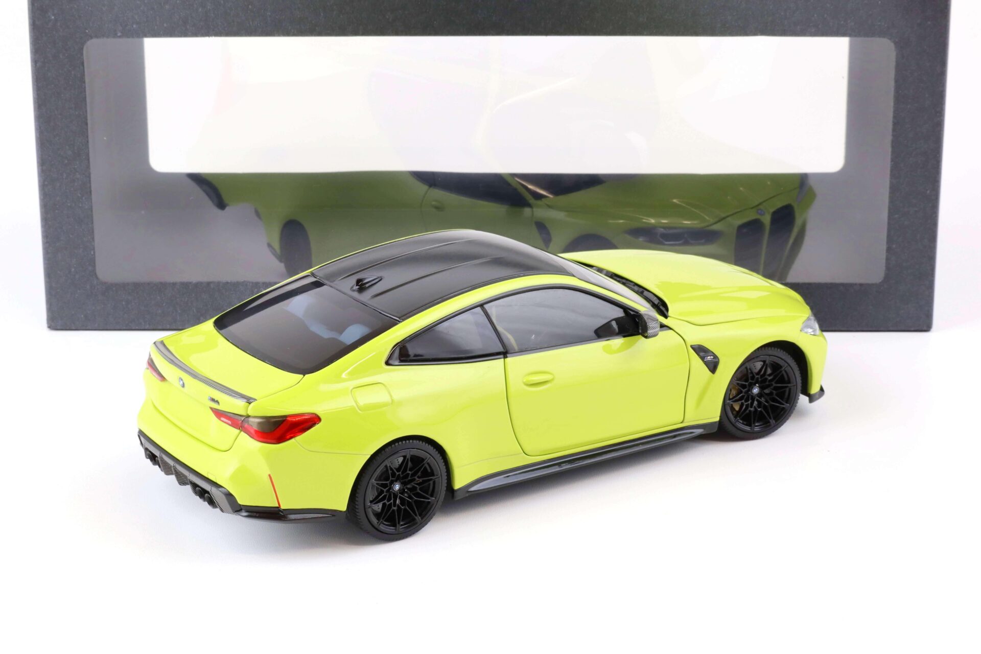 1:18 Minichamps BMW M4 (G82) Coupe 2020 Sao Paulo yellow DEALER VERSION