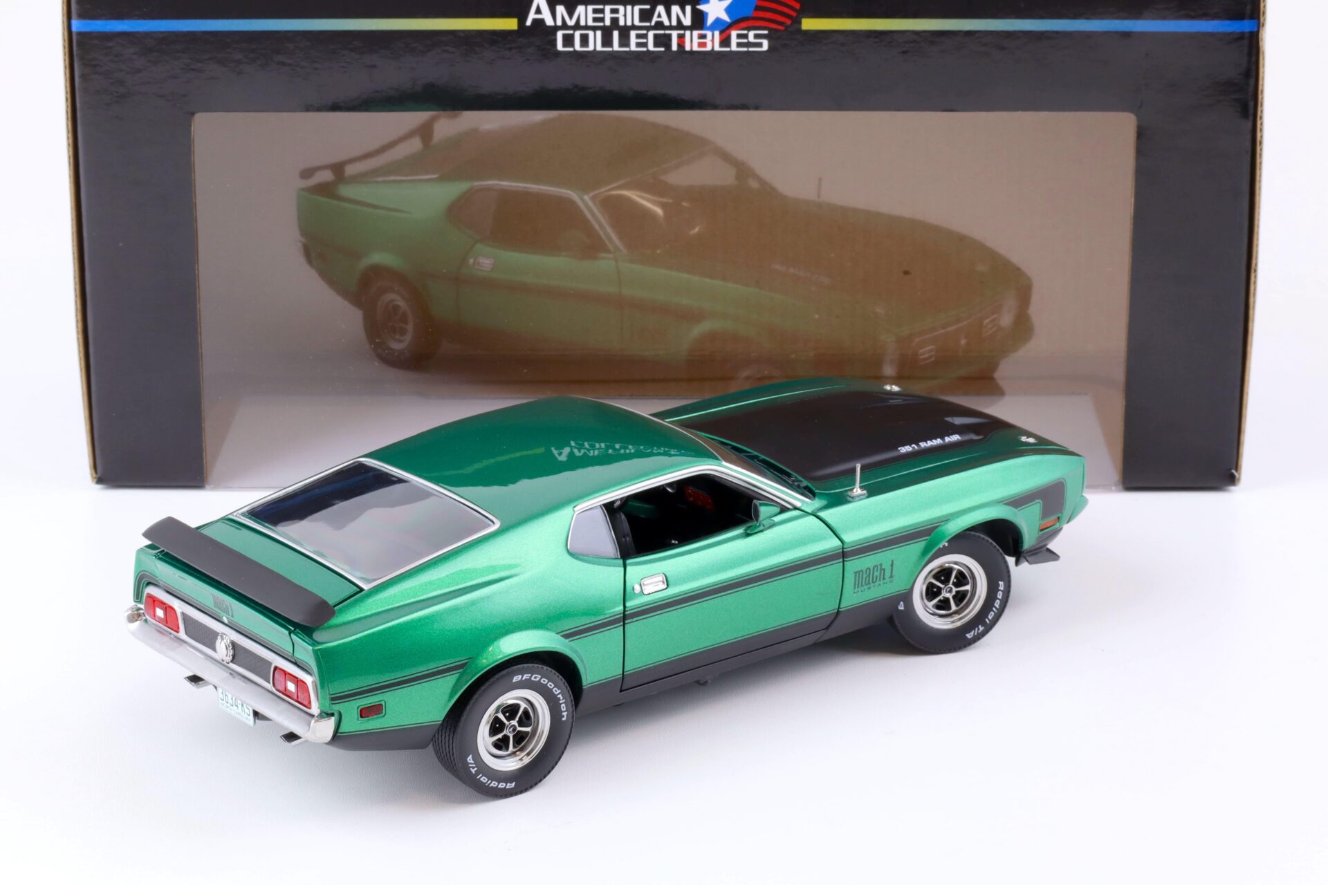 1:18 Sun Star 1971 Ford Mustang Mach 1 Coupe Ram Air 351 green metallic