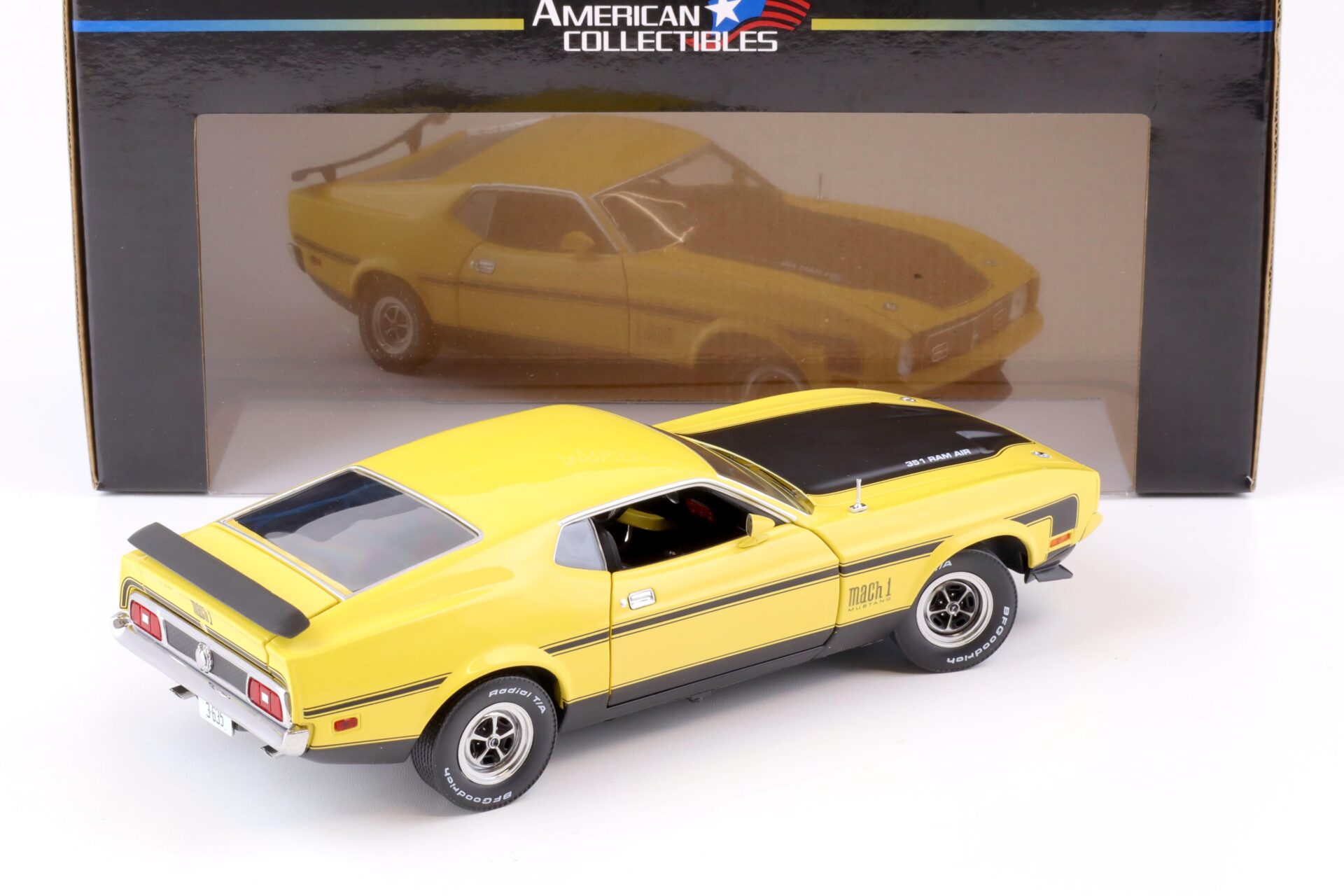 1:18 Sun Star 1971 Ford Mustang Mach 1 Coupe Ram Air 351 yellow