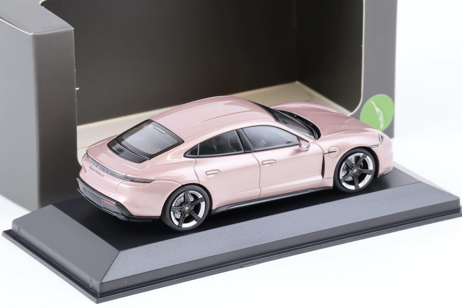1:43 Minichamps Porsche Taycan Turbo S frozen berry metallic WAP DEALER