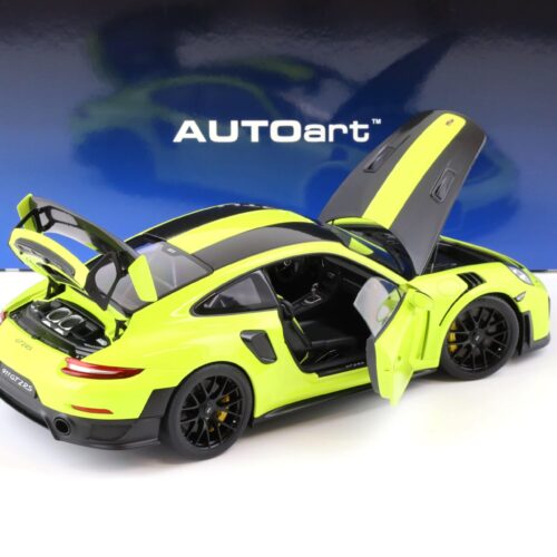 1:18 AUTOart Porsche 911 (991.2) GT2 RS 2017 Weissach Package acid green 78187