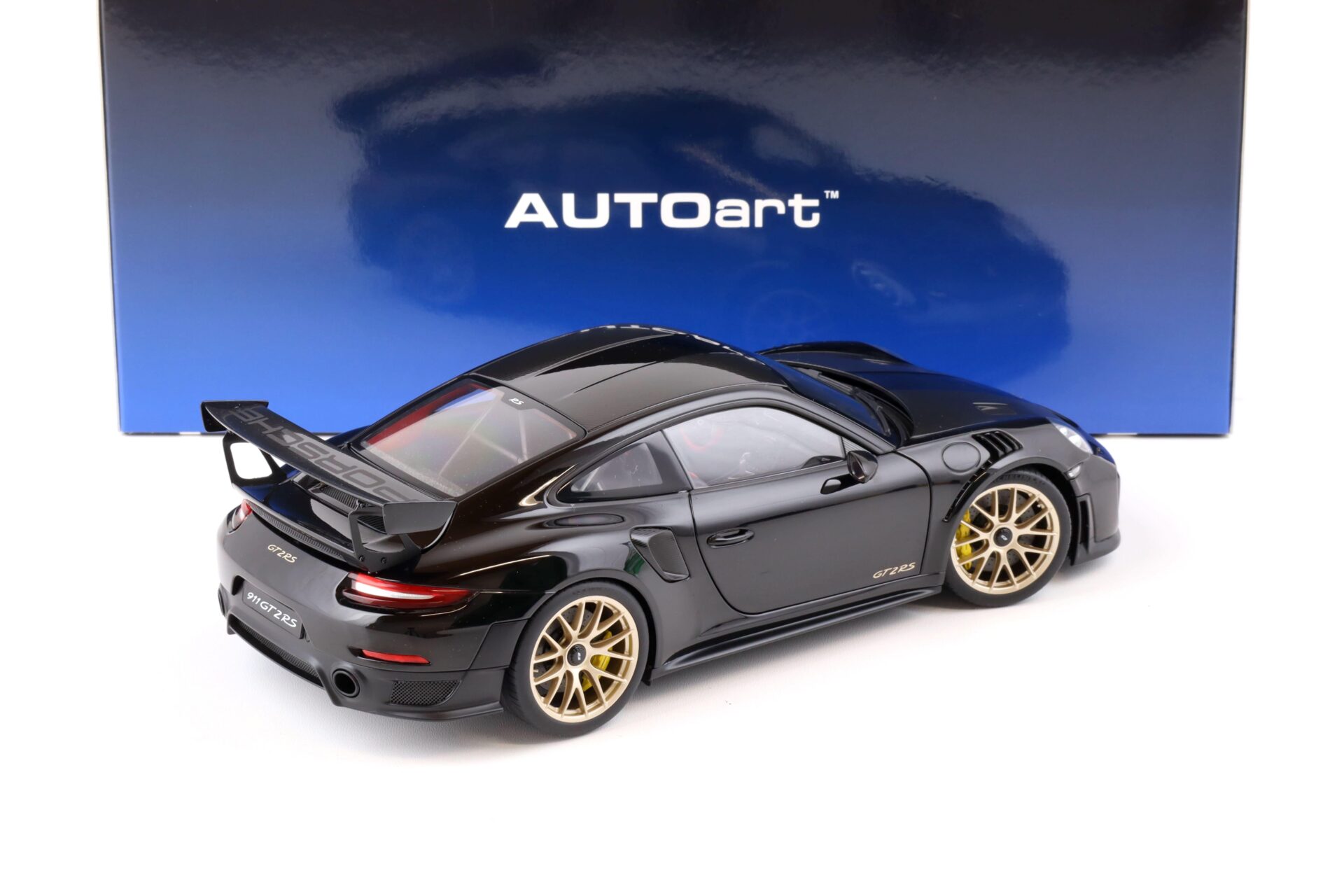 1:18 AUTOart Porsche 911 (991.2) GT2 RS 2017 Weissach Package black 78186