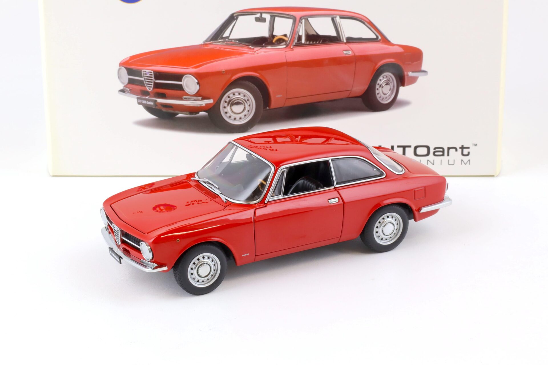 1:18 AUTOart Alfa Romeo GT 1300 Junior 1971 red