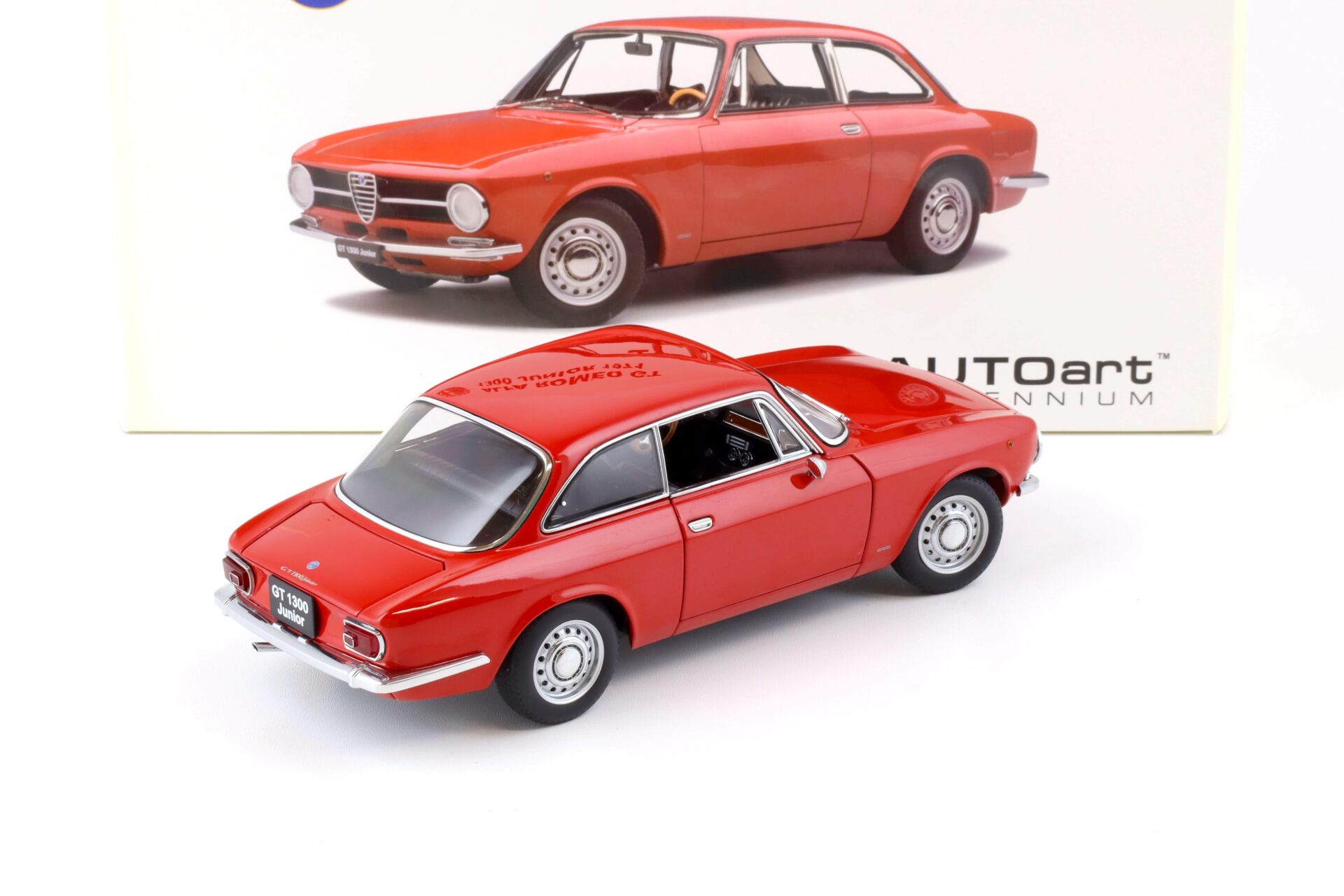 1:18 AUTOart Alfa Romeo GT 1300 Junior 1971 red