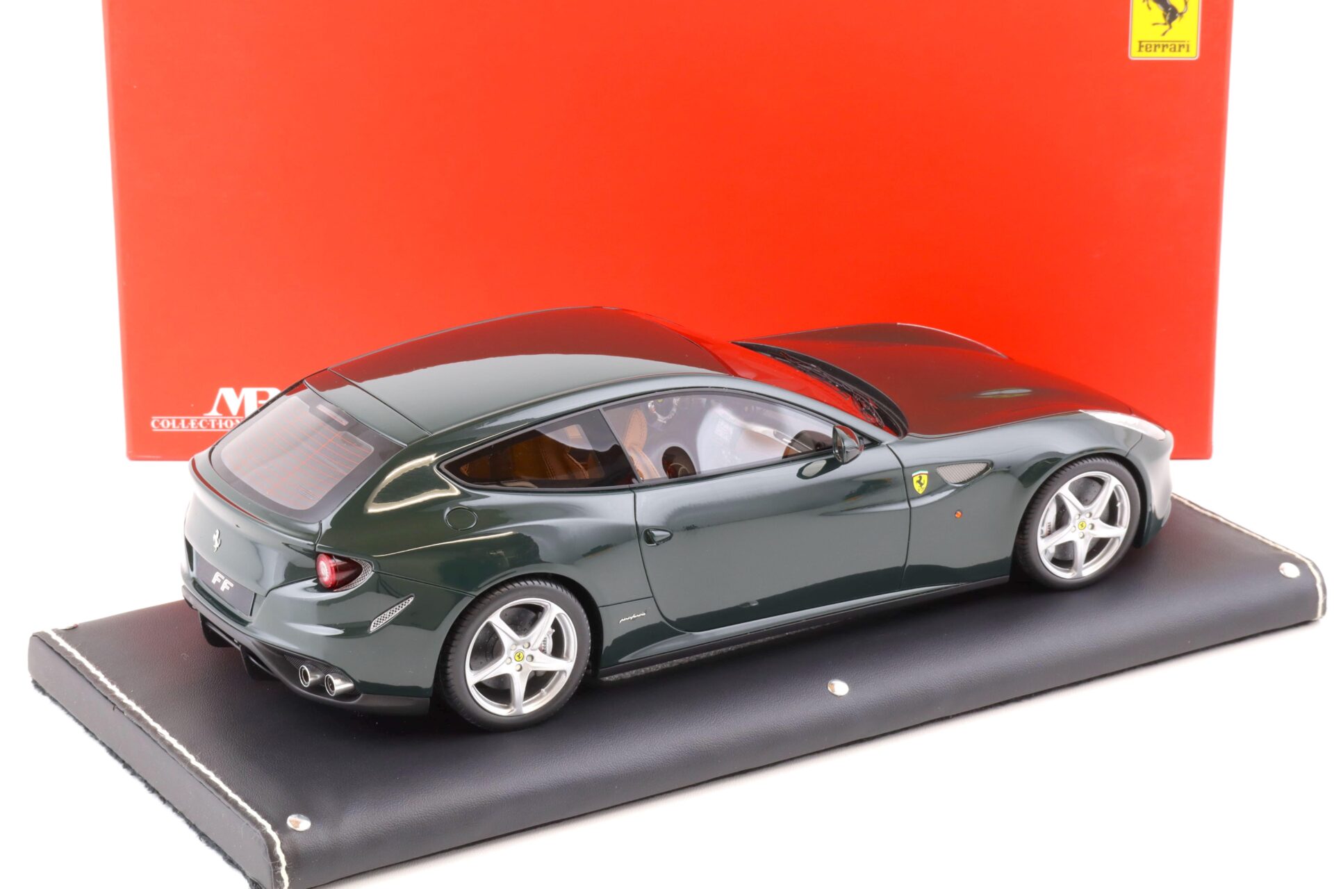 1:18 MR Collection Ferrari FF dark green FERR04F