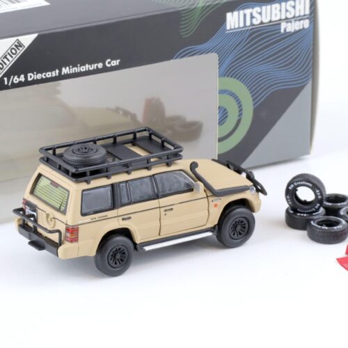 1:64 BMC BM Creations 1996 Mitsubishi Pajero 2nd. Gen. RHD Jungle Pack matt ivory