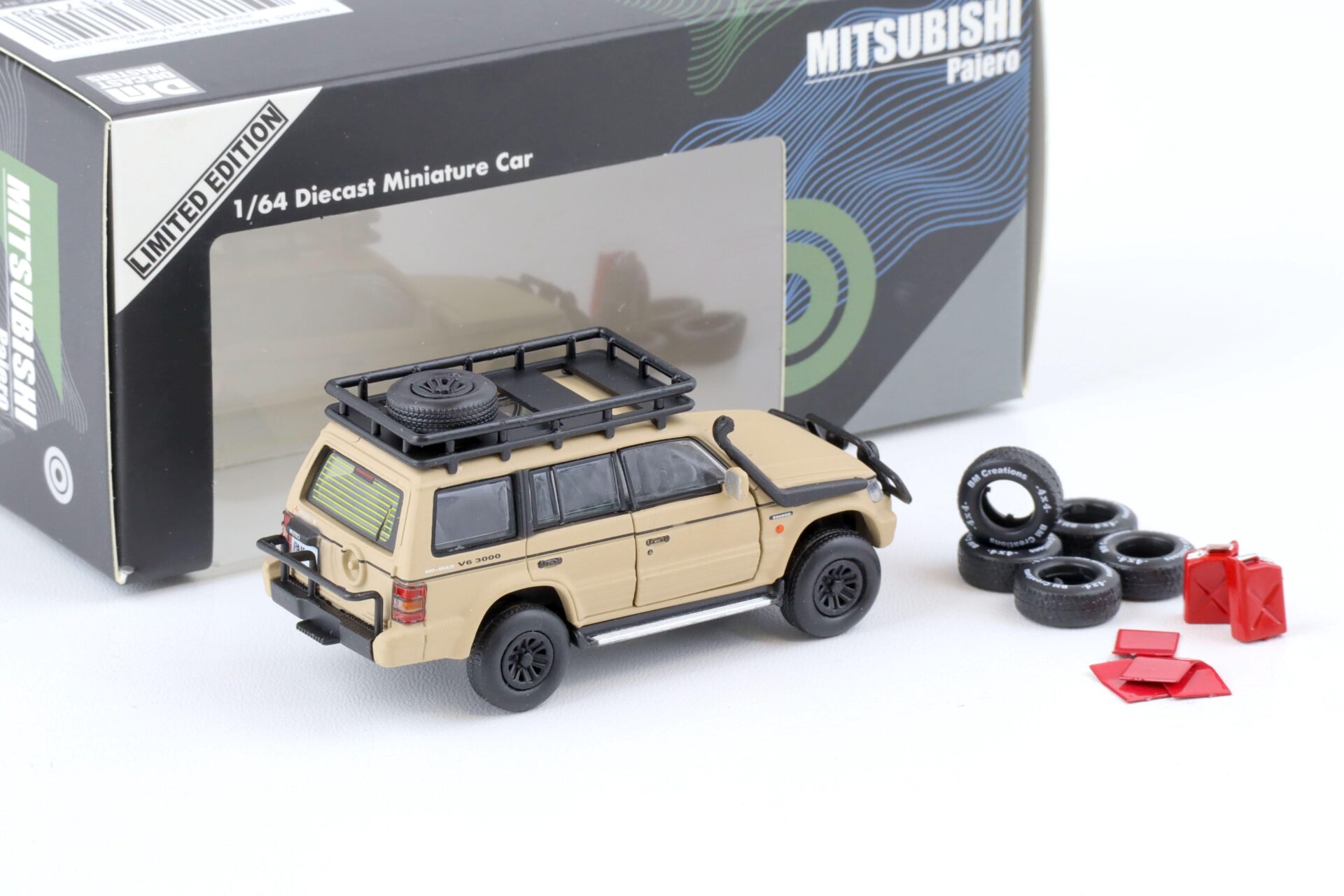 1:64 BMC BM Creations 1996 Mitsubishi Pajero 2nd. Gen. RHD Jungle Pack matt ivory