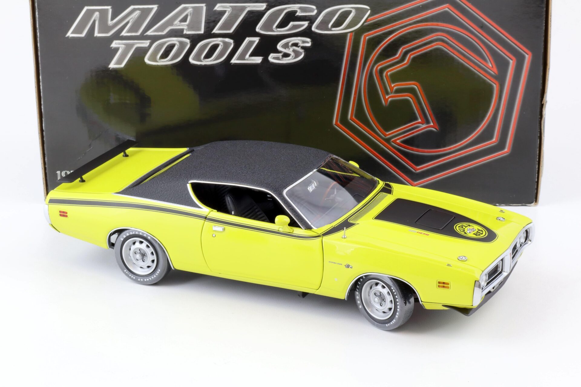1:18 ERTL RC2 Authentics MATCO TOOLS 1971 Dodge Super Bee yellow