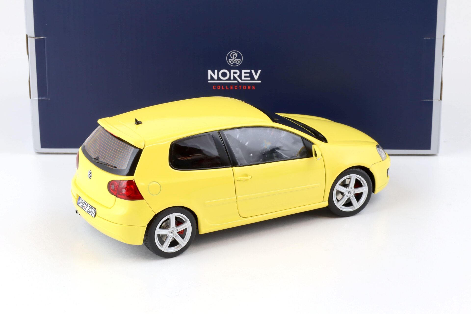 1:18 Norev VW Golf V GTI Pirelli Edition yellow 2007 - Limited 1000 pcs.