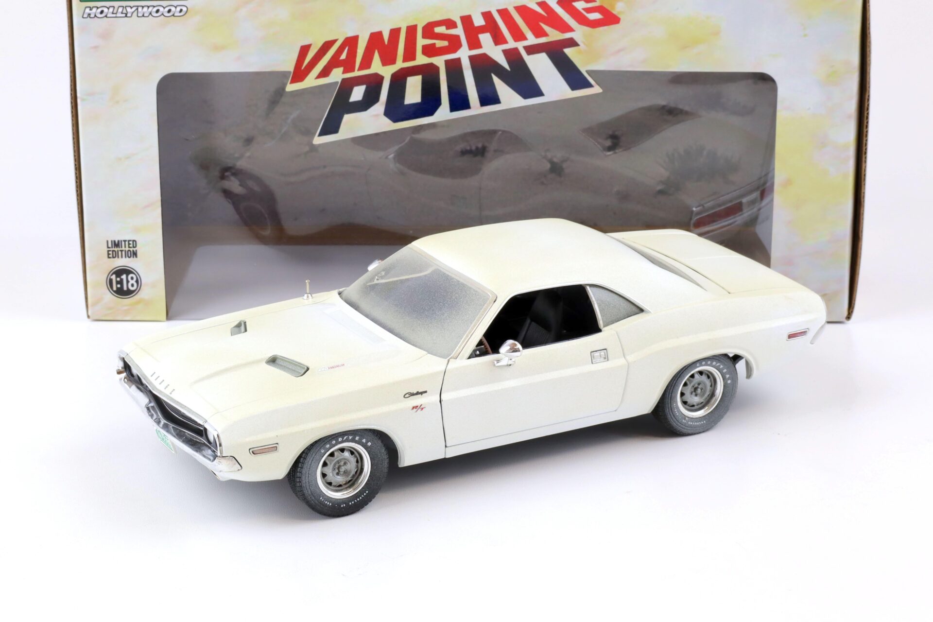 ID 76007 orig.jpg 1:18 Greenlight 1970 Dodge Challenger R/T Coupe *VANISHING POINT* Dirty Version white