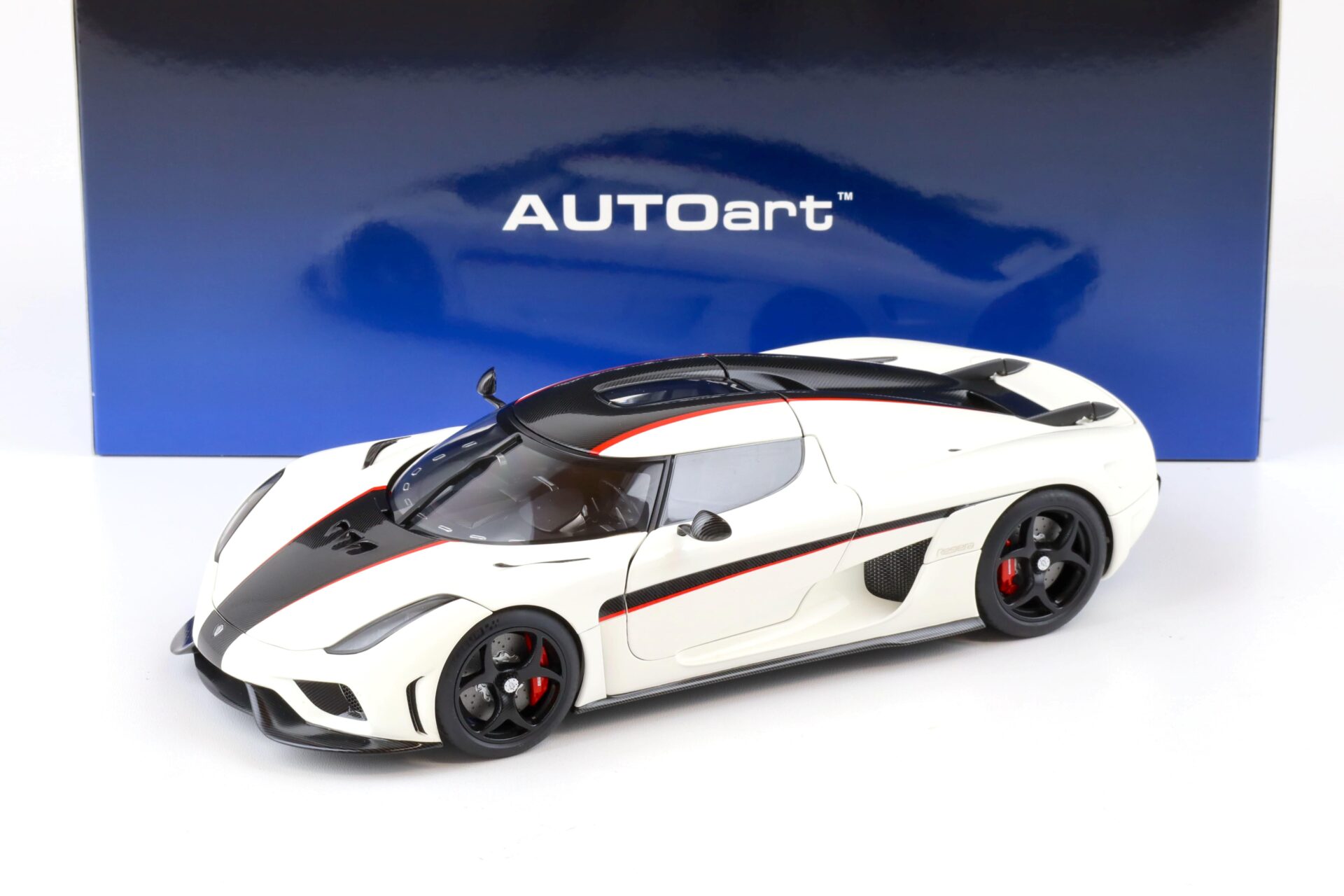 1:18 AUTOart Koenigsegg Regera 2016 crystal white/ Carbon/ red accents