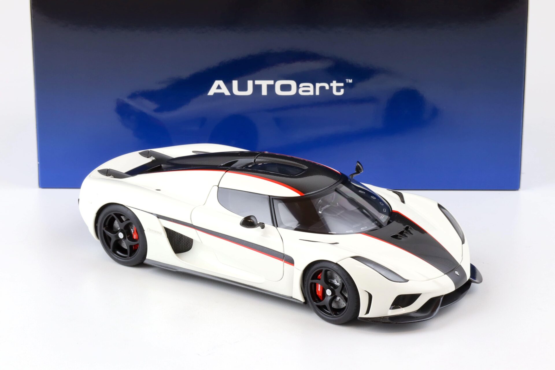 1:18 AUTOart Koenigsegg Regera 2016 crystal white/ Carbon/ red accents