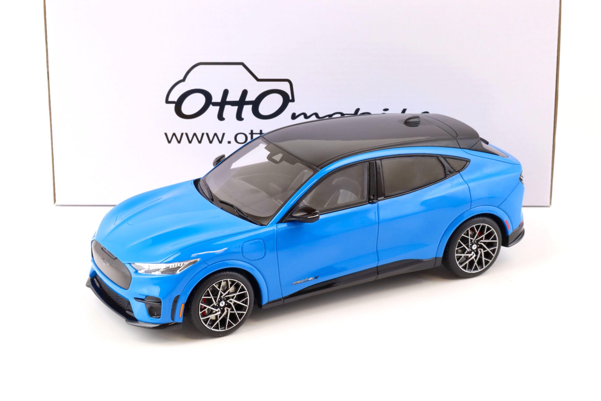 ID 76187 orig.jpg 1:18 OTTO mobile OT414 Ford Mustang Mach E GT Perfromance blue 2021
