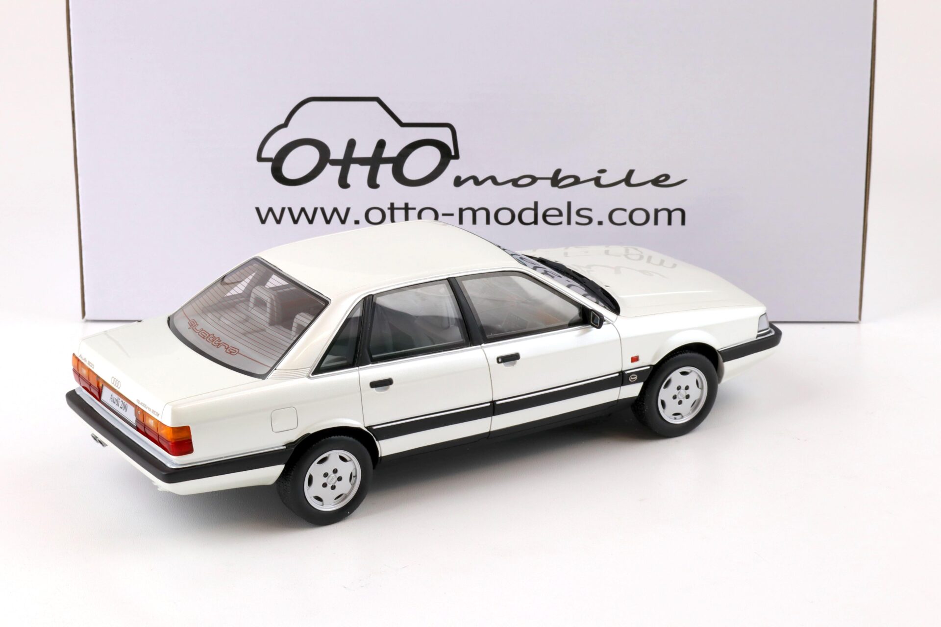 1:18 OTTO mobile OT408 Audi 200 Quattro 20V Limousine white 1989
