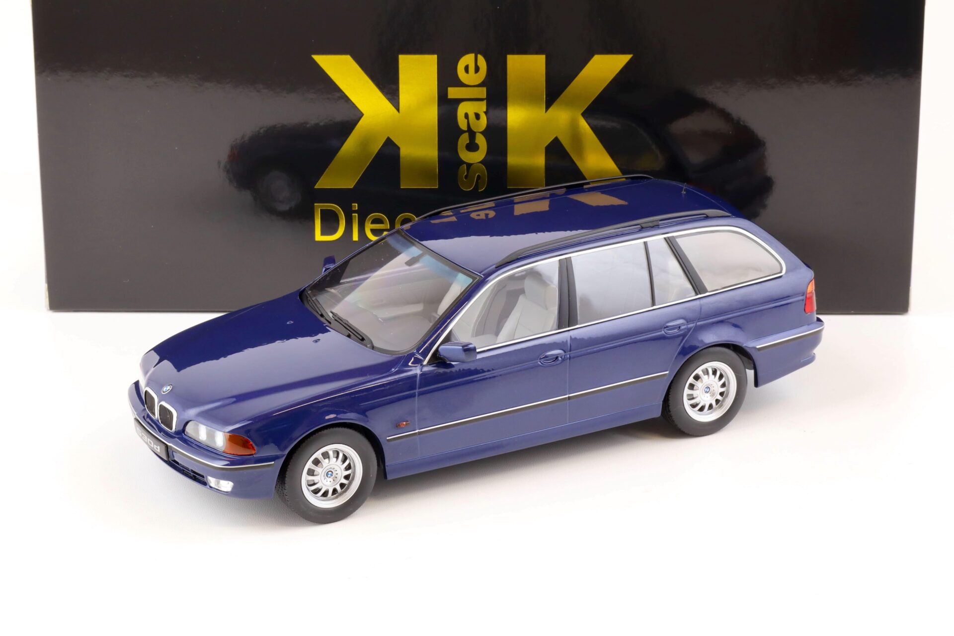ID 76240 orig.jpg 1:18 KK-Scale BMW 5er 530d E39 Touring blue-metallic 1997