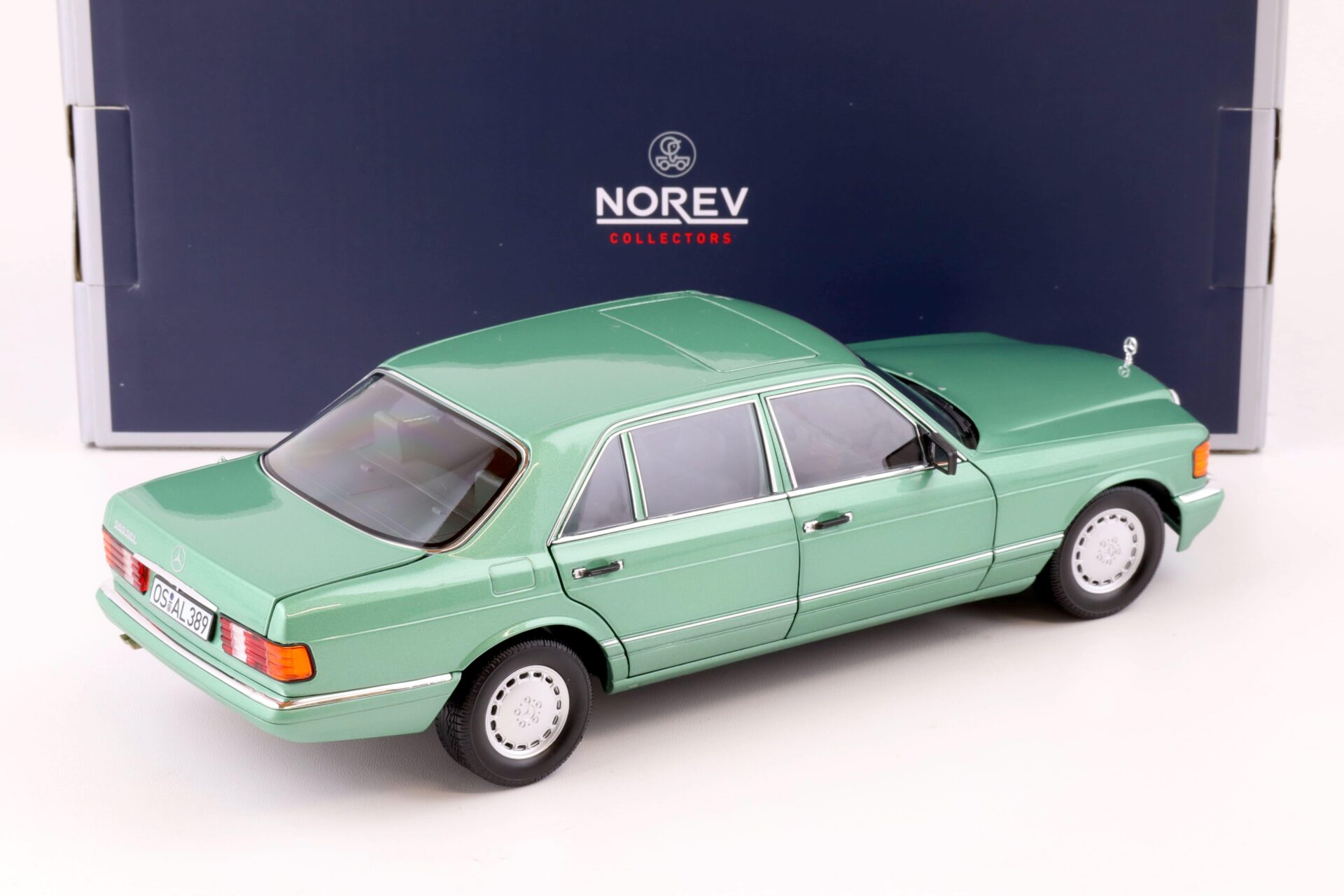1:18 Norev Mercedes 560 SEL W126 Limousine 1991 light green metallic