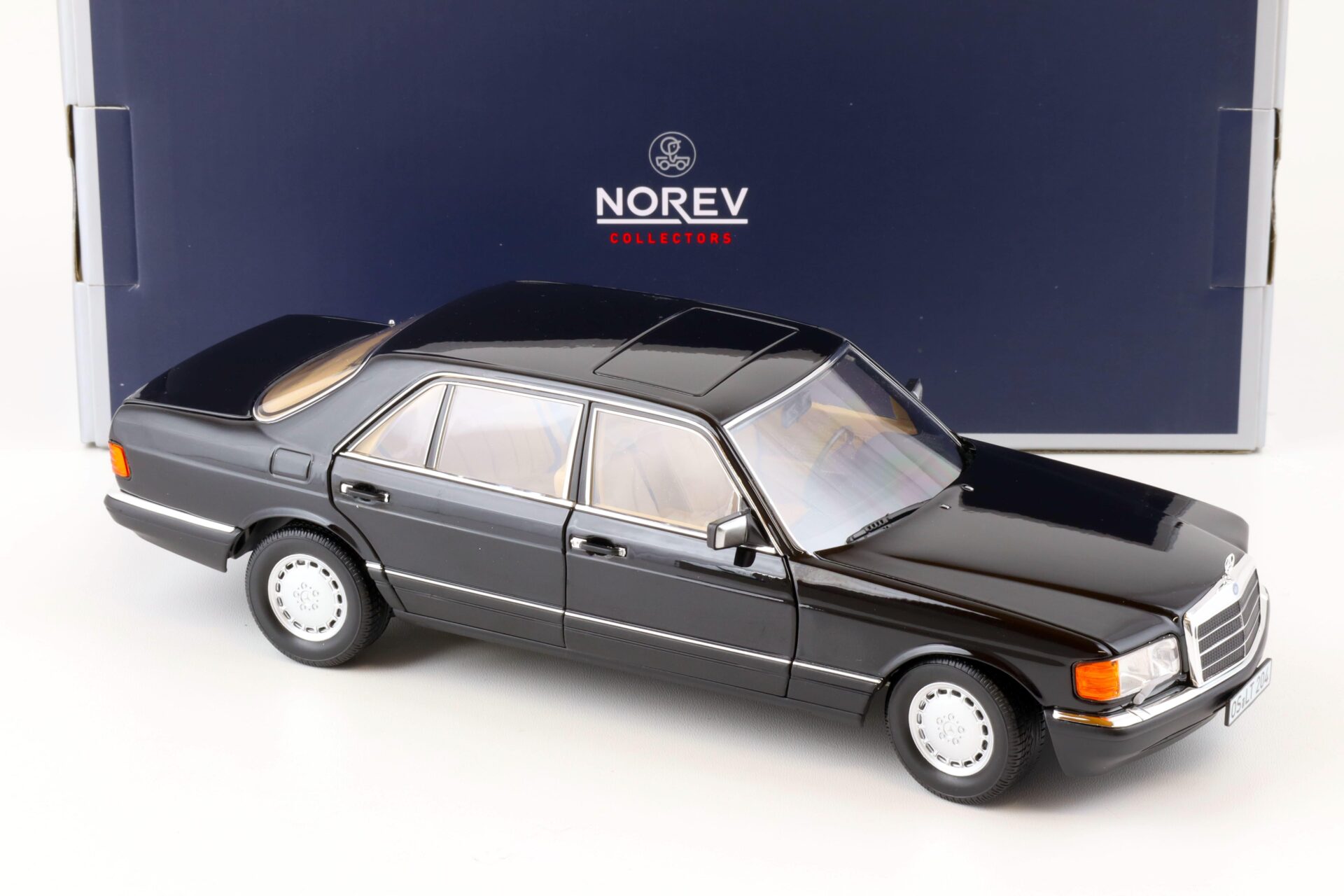 1:18 Norev Mercedes 560 SEL W126 Limousine 1989 black metallic