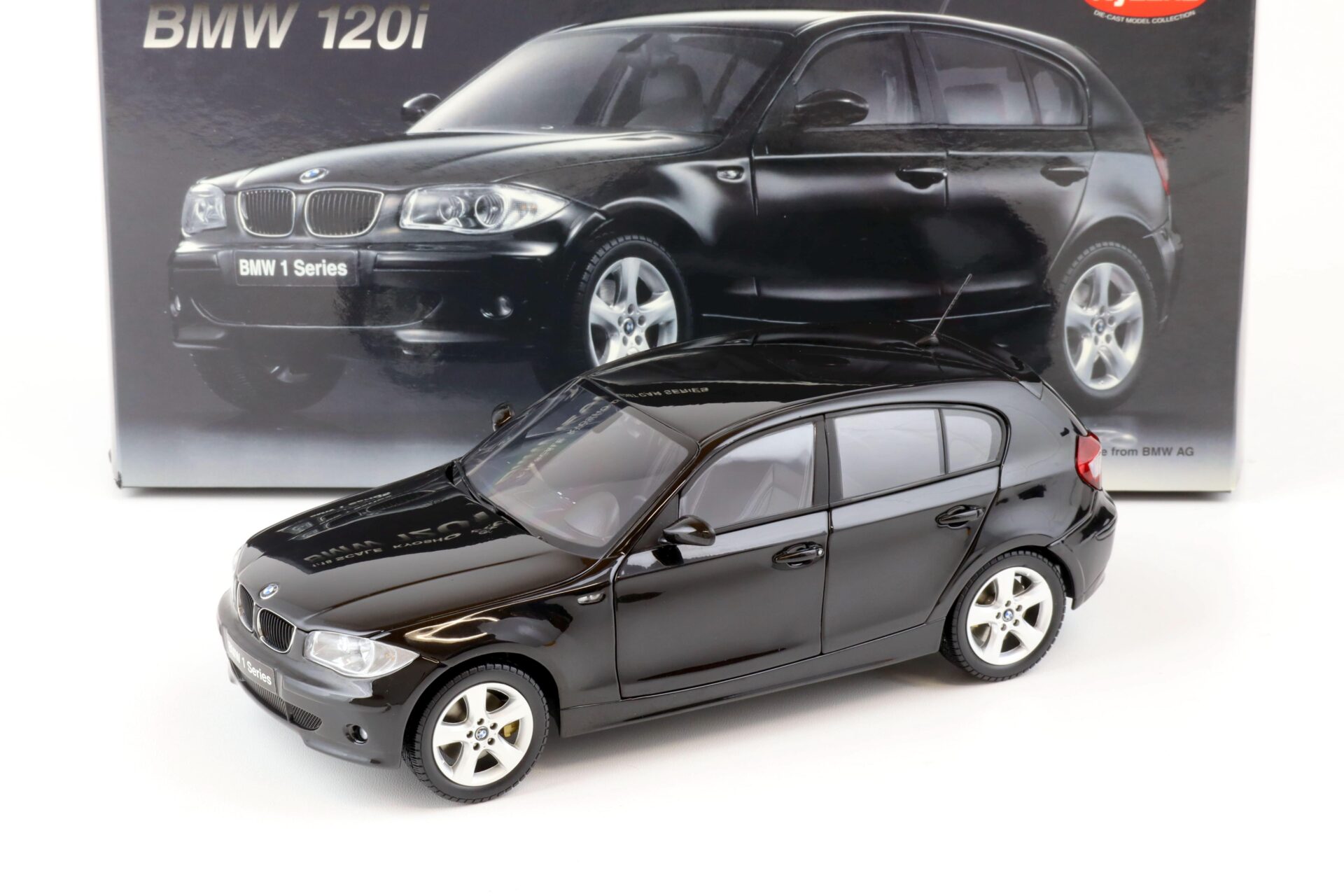 ID 76545 orig.jpg 1:18 Kyosho BMW 120i 1er (E87) black 08721BK