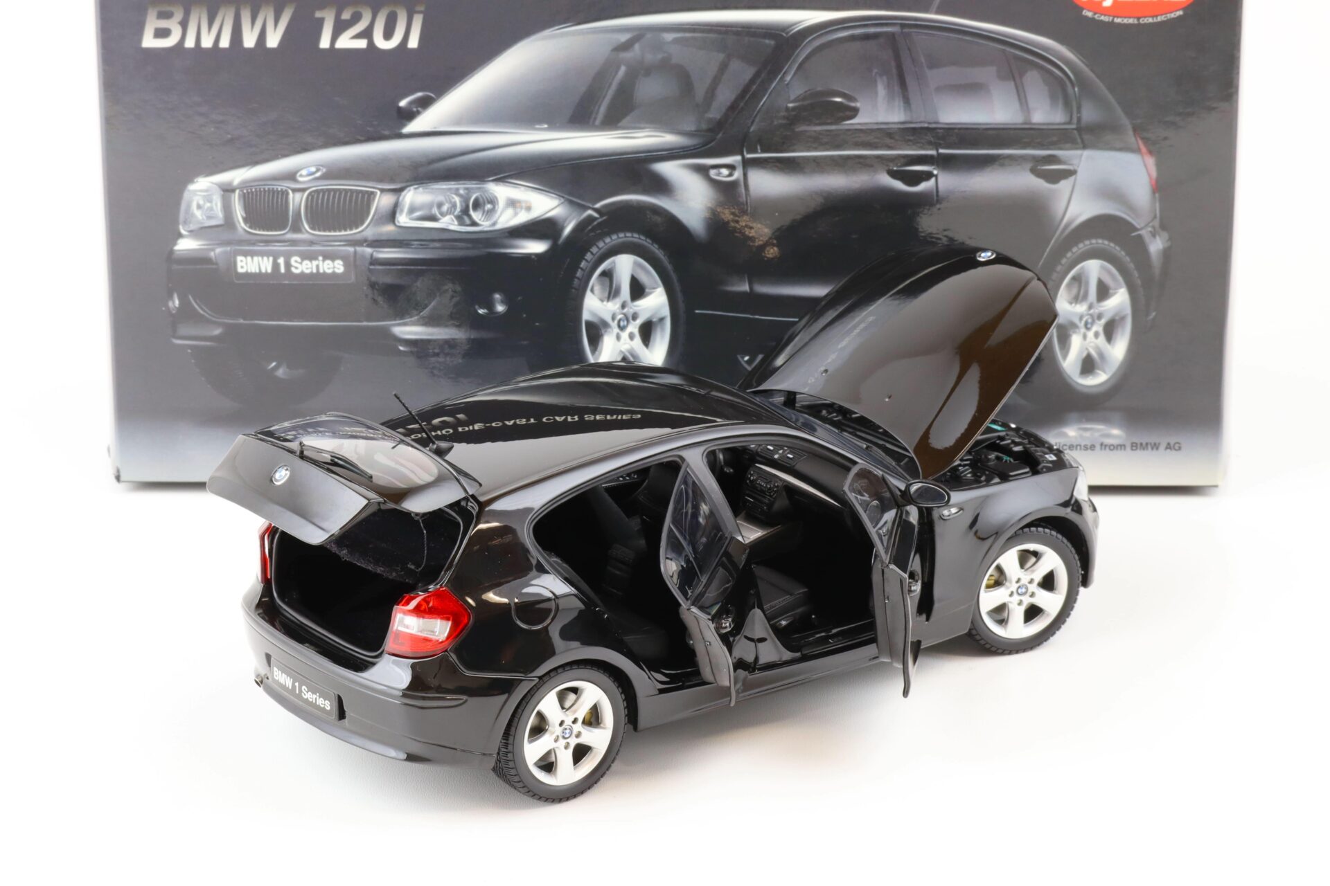 1:18 Kyosho BMW 120i 1er (E87) black 08721BK