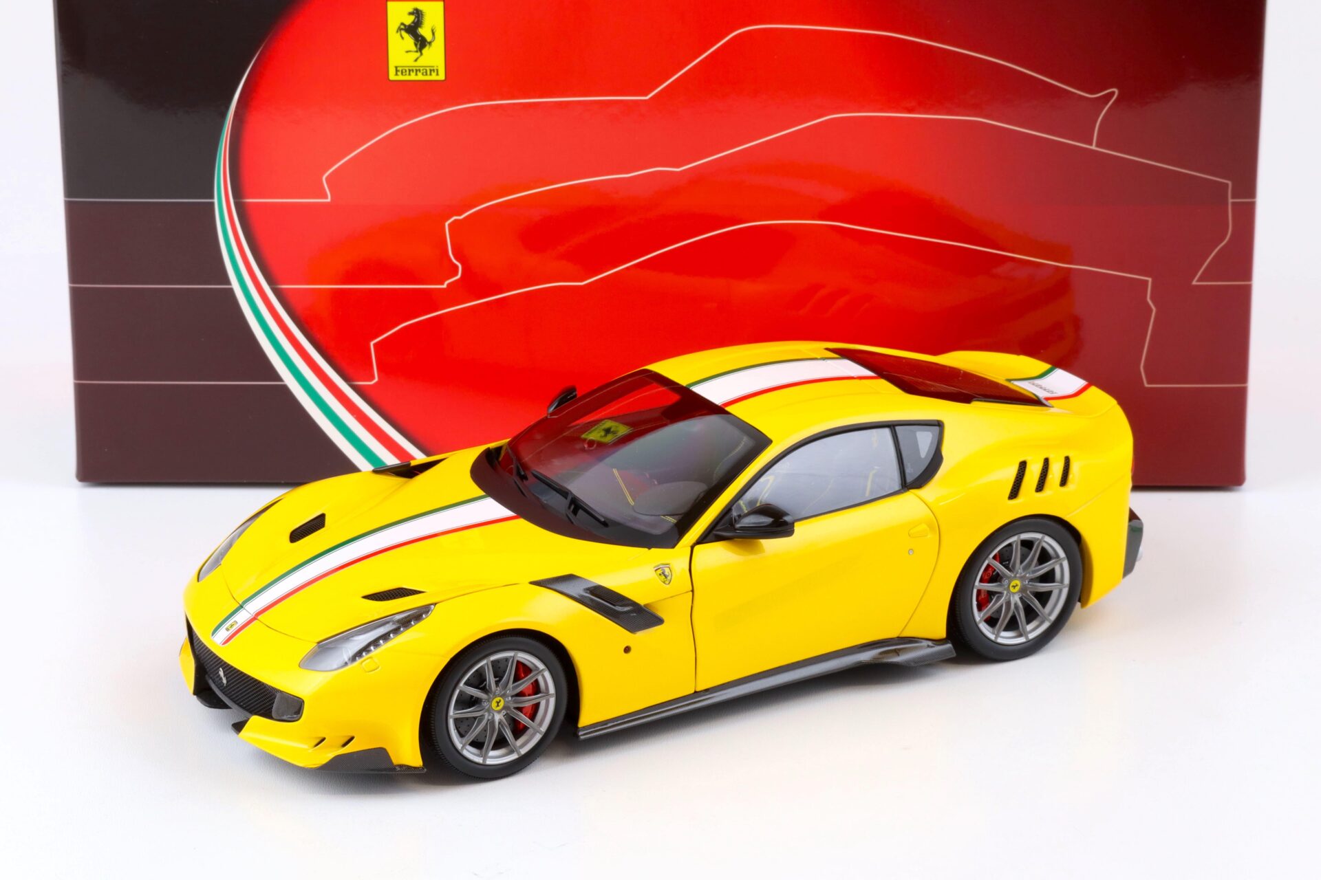 ID 76579 orig.jpg 1:18 BBR Ferrari F12 TDF Giallo Tristrato yellow/ Italian Flag Diecast - Limited 60 pcs.