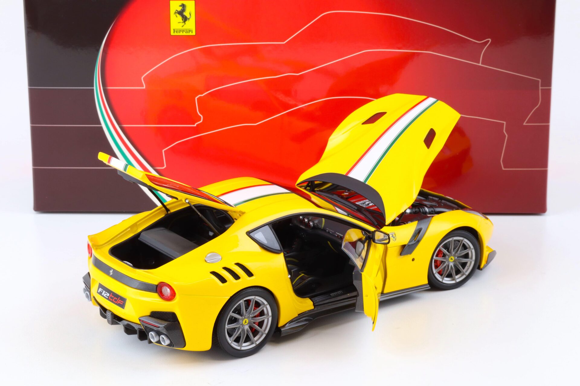 1:18 BBR Ferrari F12 TDF Giallo Tristrato yellow/ Italian Flag Diecast - Limited 60 pcs.