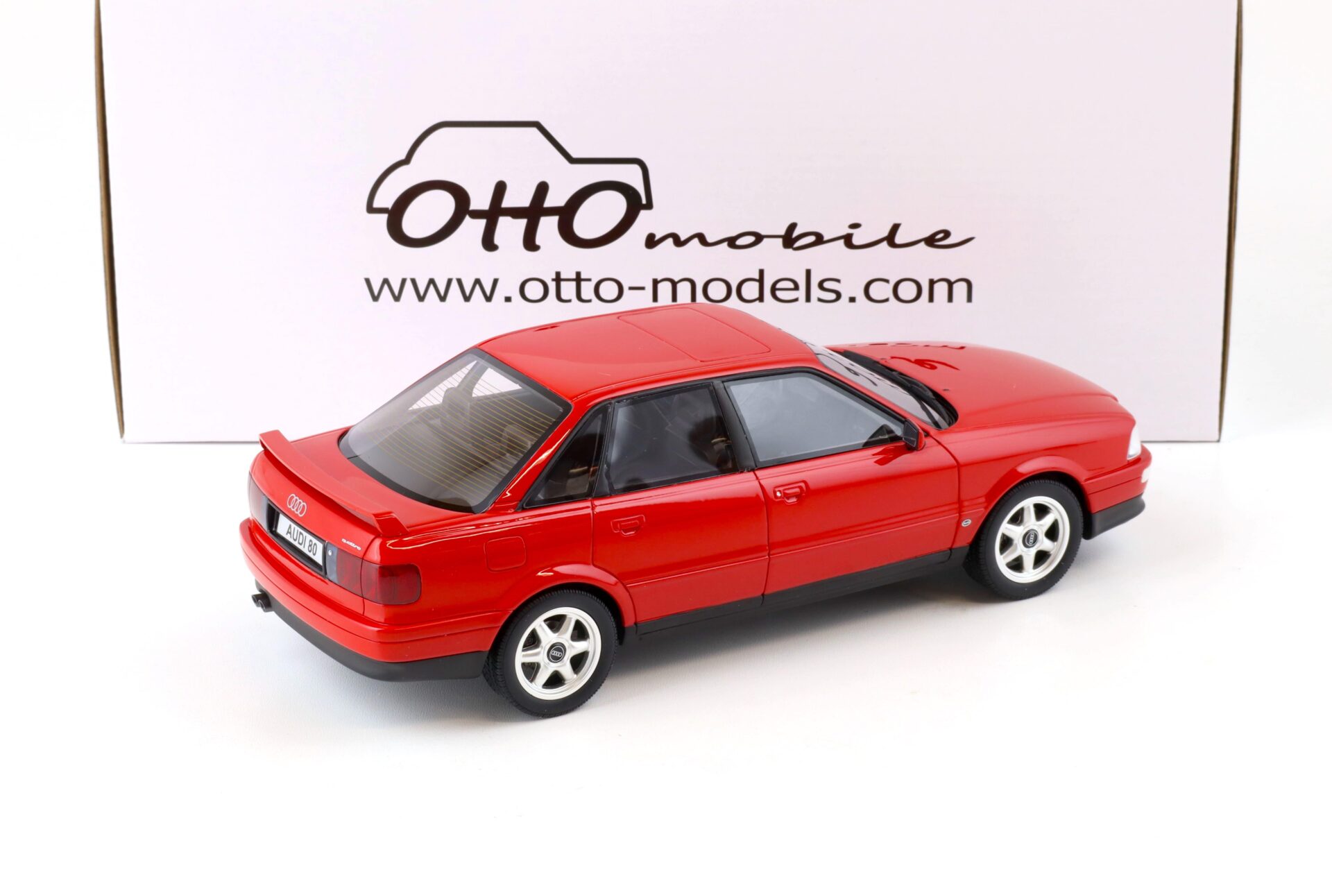 1:18 OTTO mobile OT355 Audi 80 Quattro Competition Limousine 1994 Laser red