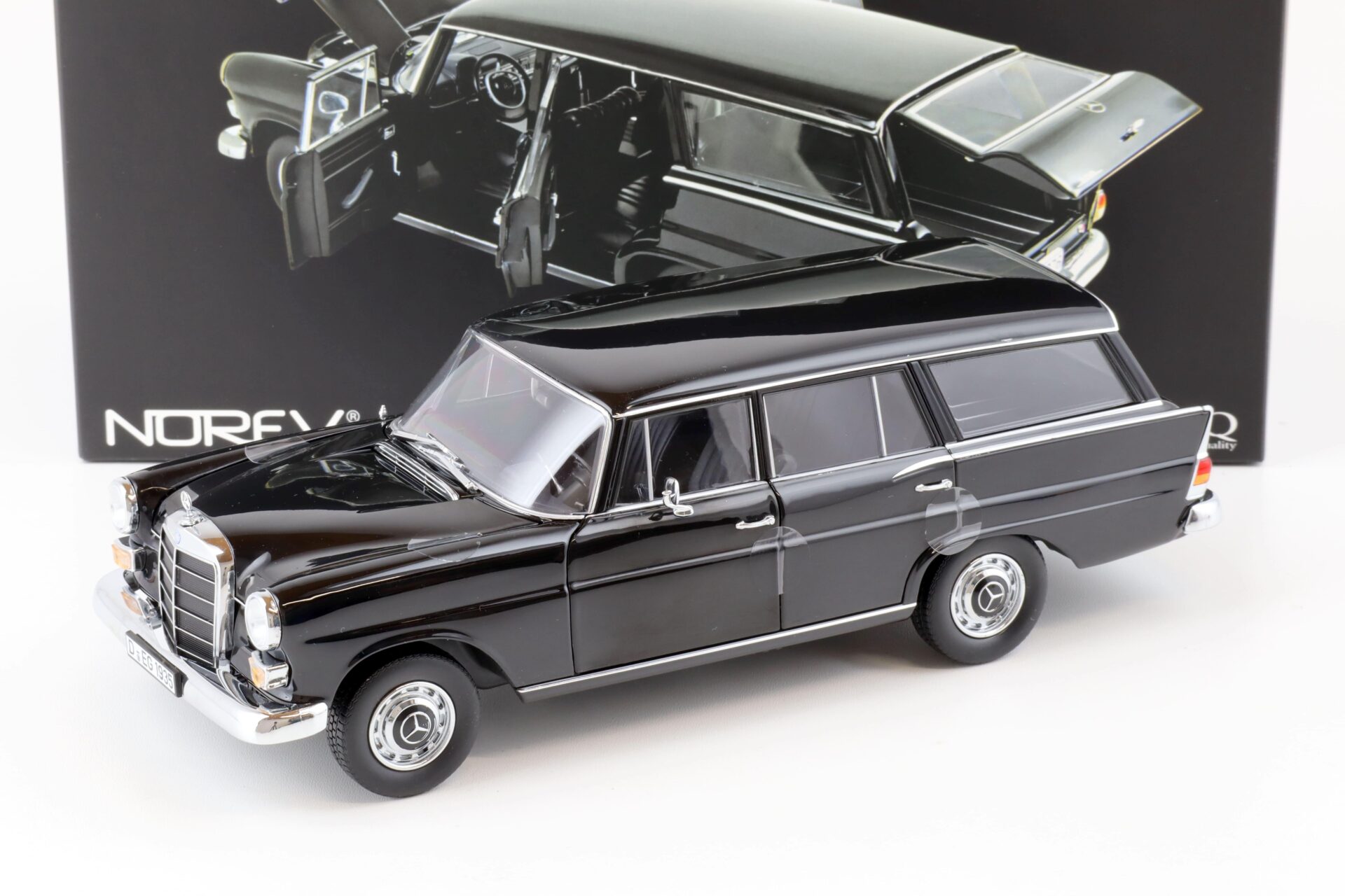 1:18 Norev Mercedes 200 Universal 1966 black