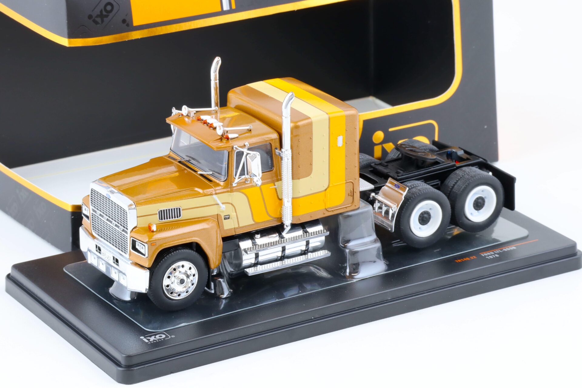 1:43 IXO Ford LTL-9000 SZM Truck 1978 metallic brown/ orange+beige