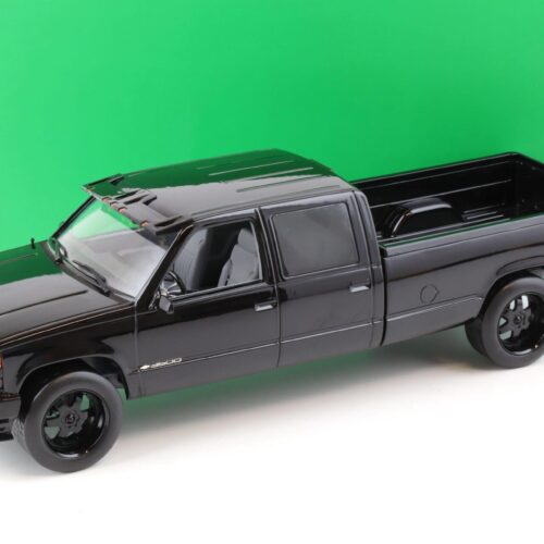 1:18 Greenlight 1997 Custom Chevrolet Silverado 3500 Pickup black