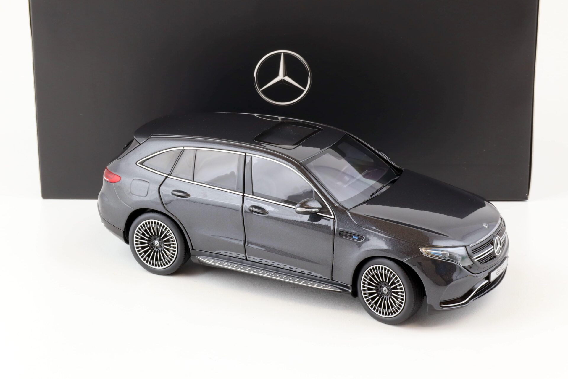 1:18 NZG Mercedes EQC 400 4Matic N293 graphite grey DEALER VERSION