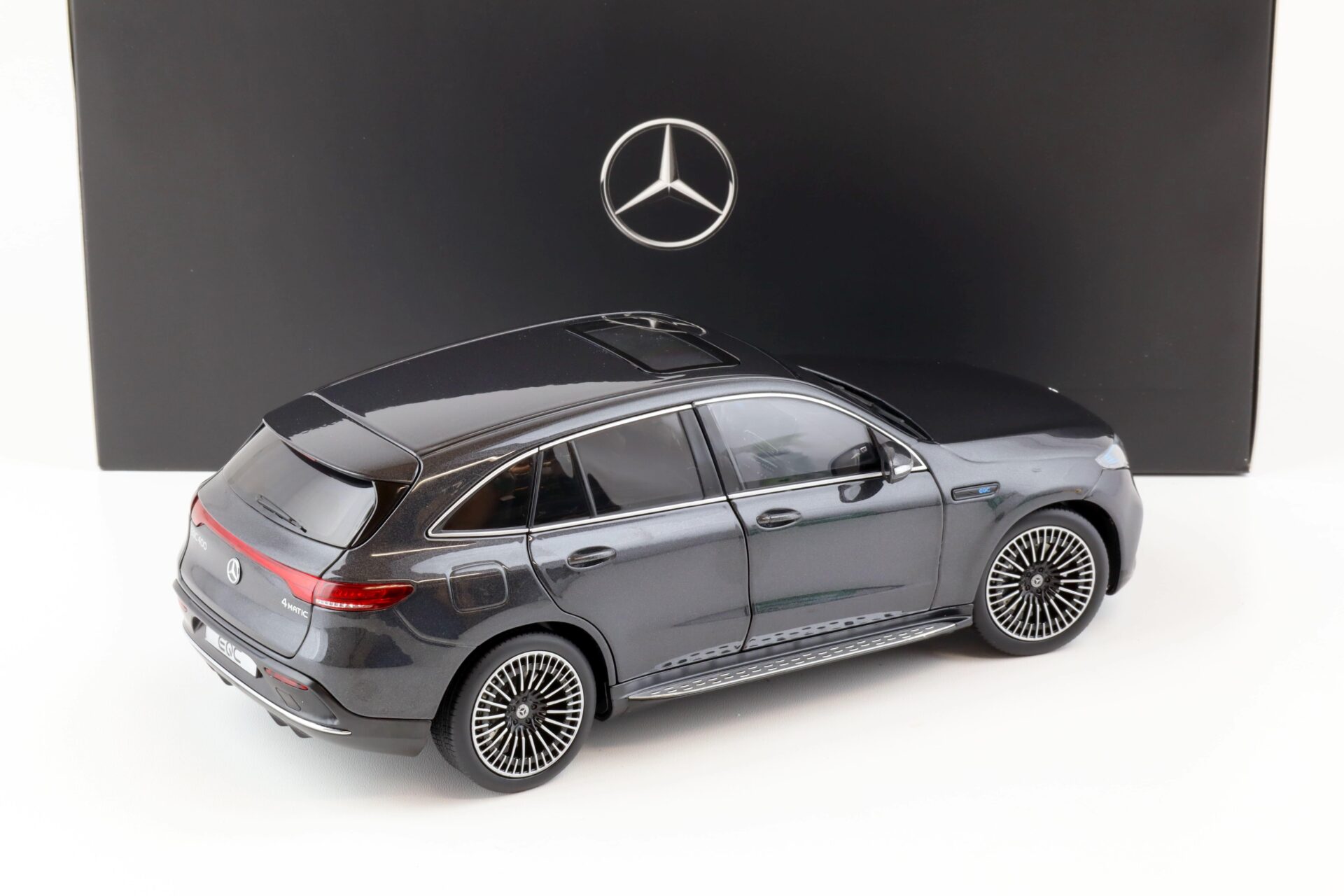 1:18 NZG Mercedes EQC 400 4Matic N293 graphite grey DEALER VERSION