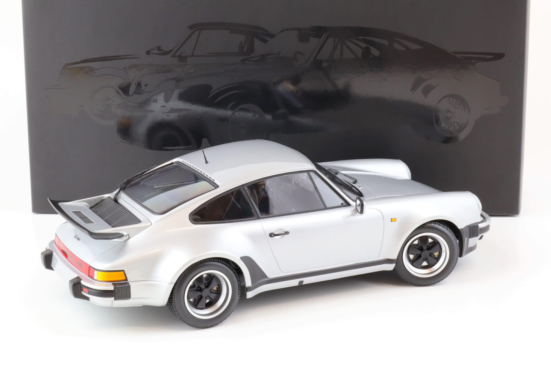 1:12 Minichamps Porsche 911 (930) Turbo Coupe 1977 silver