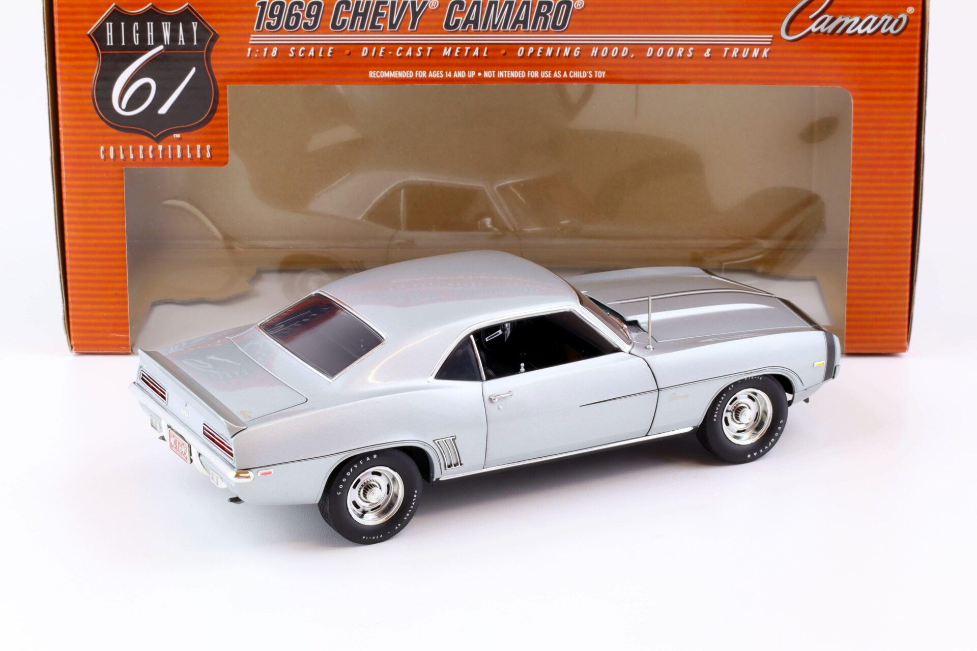 1:18 Highway61 Chevrolet Camaro ZL-1 COPO RS - 427 Coupe 1969 silver metallic