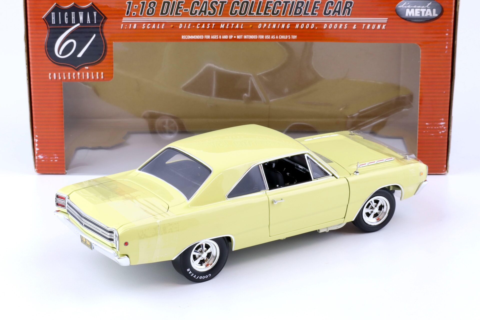 1:18 Highway61 Dodge Dart Coupe 1968 yellow