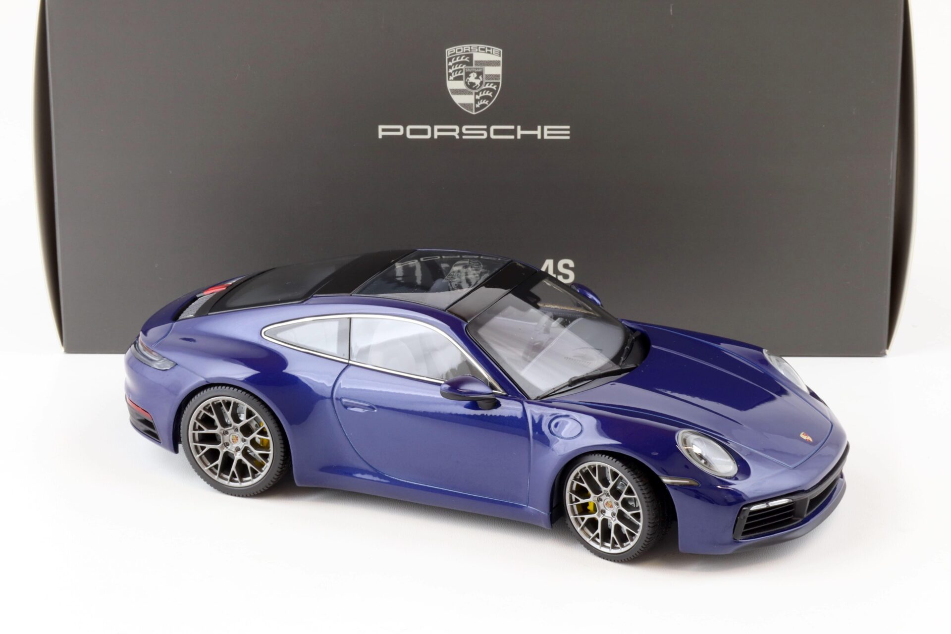 1:18 Minichamps Porsche 911 (992) Carrera 4S Coupe Enzian blue WAP DEALER