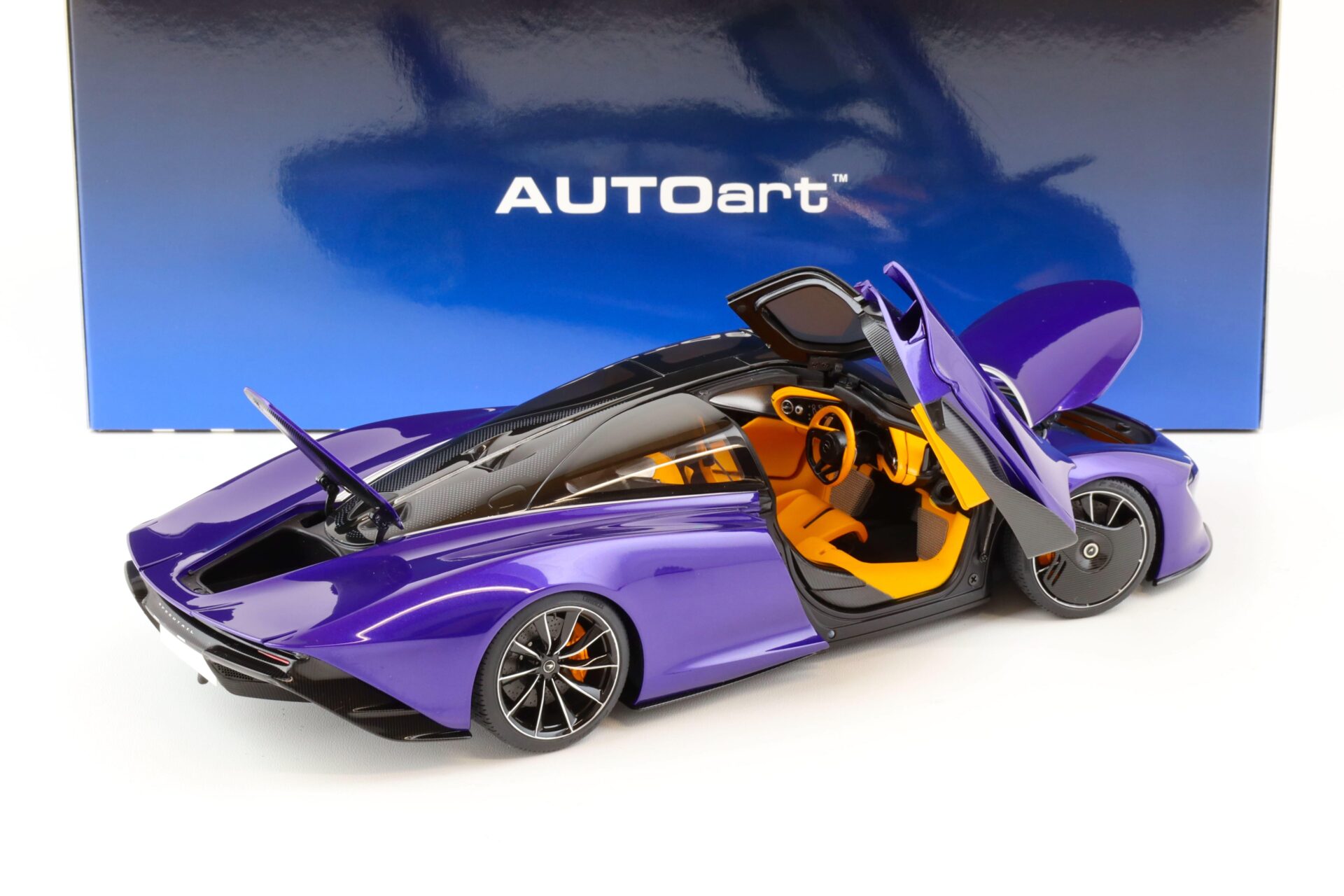 1:18 AUTOart McLaren Speedtail 2020 Lantana purple 76089