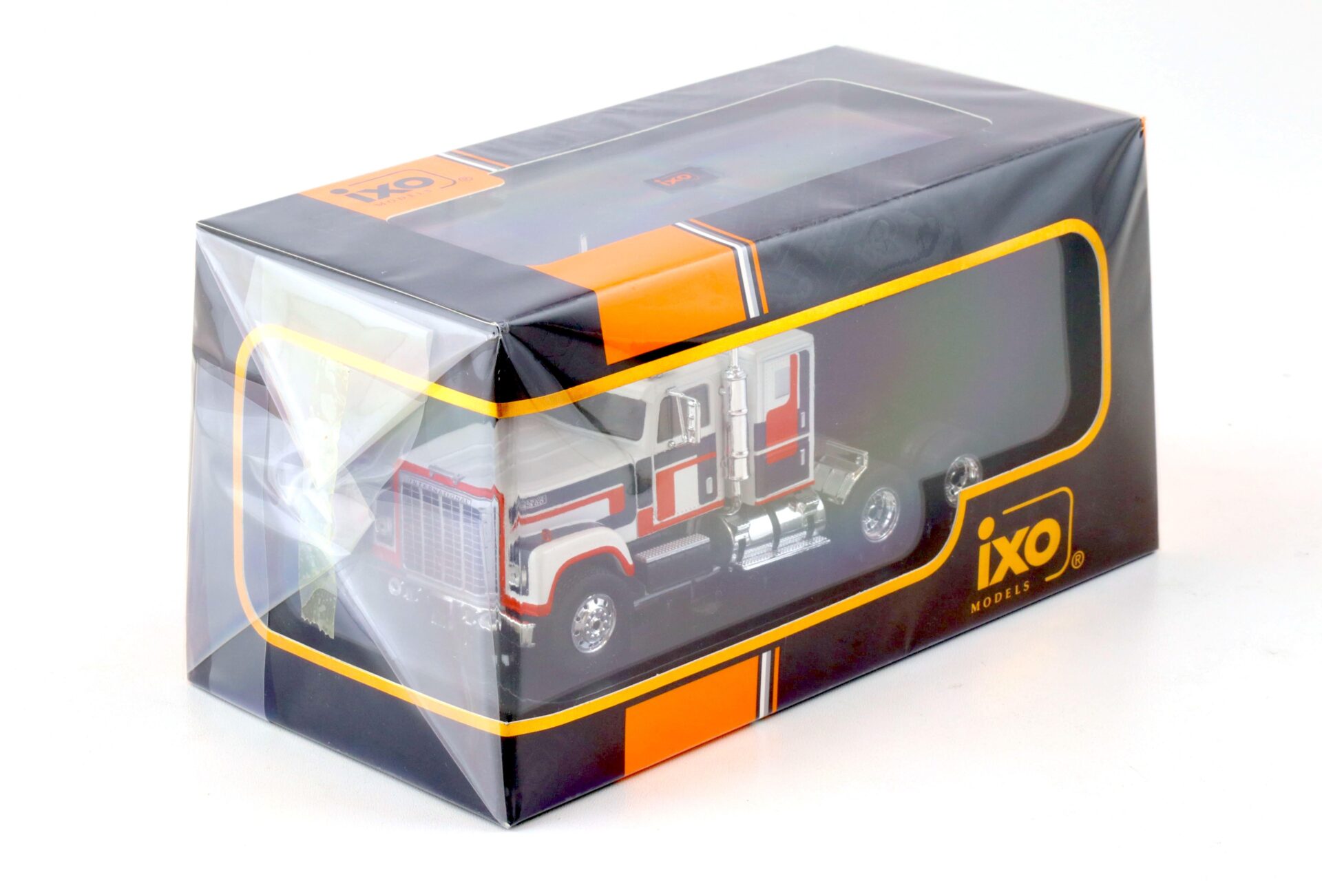 1:43 IXO International Transtar 4300 SZM Truck white/blue/red 1980