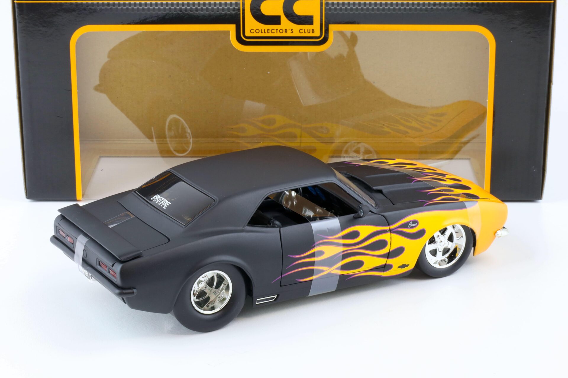 1:18 JADA Toys 1968 Chevrolet Camaro Collectors Club matt black/ flames