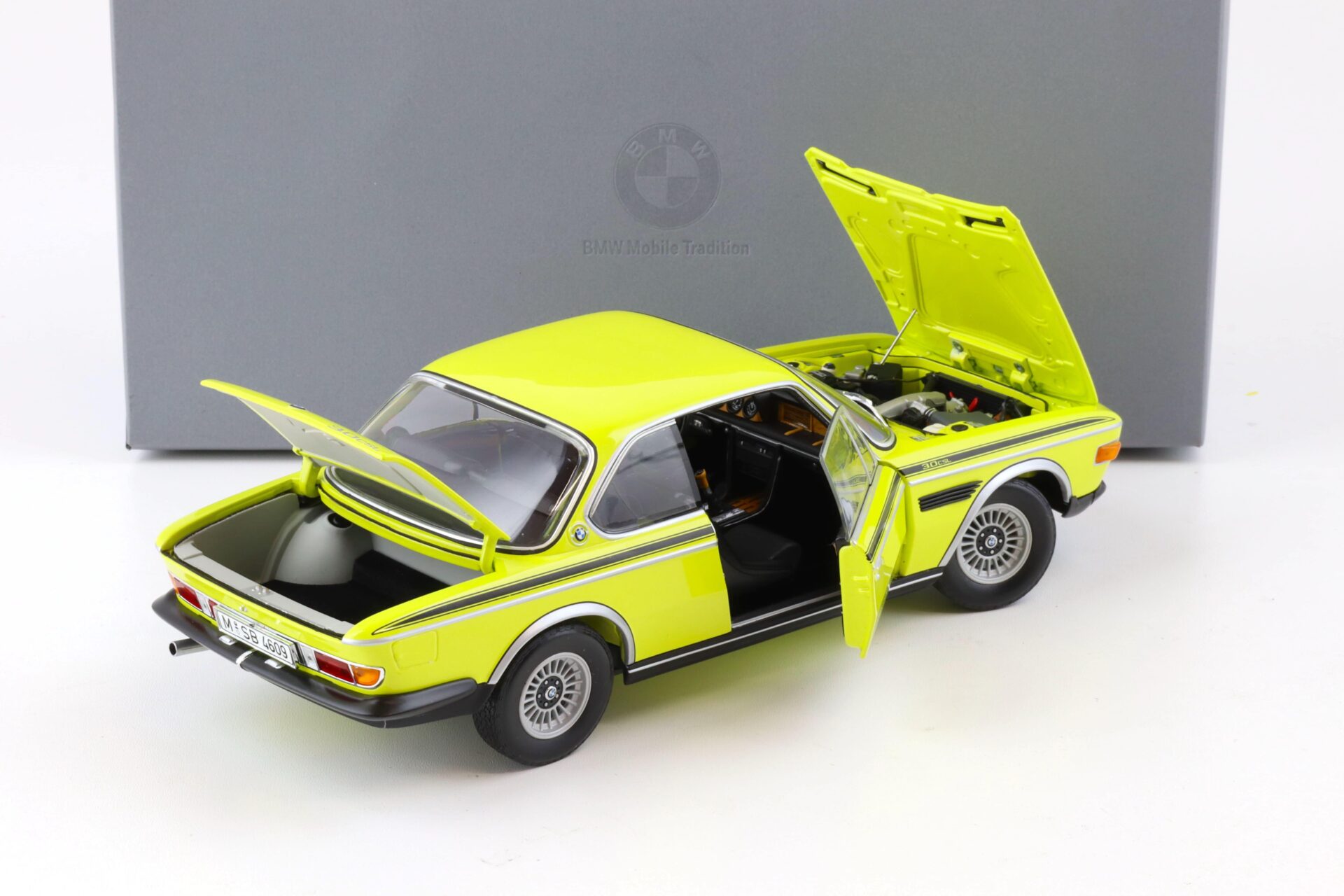 1:18 Minichamps BMW 3.0 CSL Coupe yellow 1971 DEALER VERSION