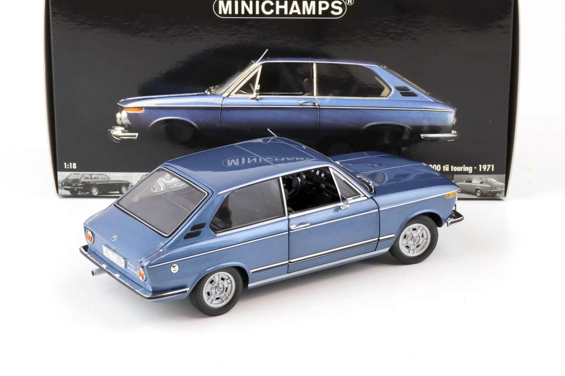 1:18 Minichamps BMW 2000 tii Touring 1971 blue metallic