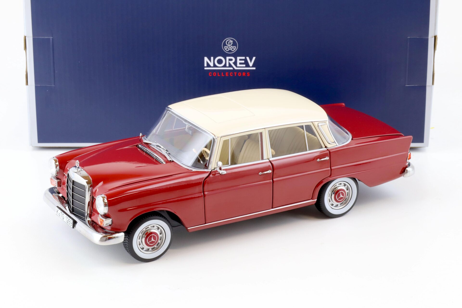 1:18 Norev Mercedes 200 W110 Sedan 1966 red/ beige 183706