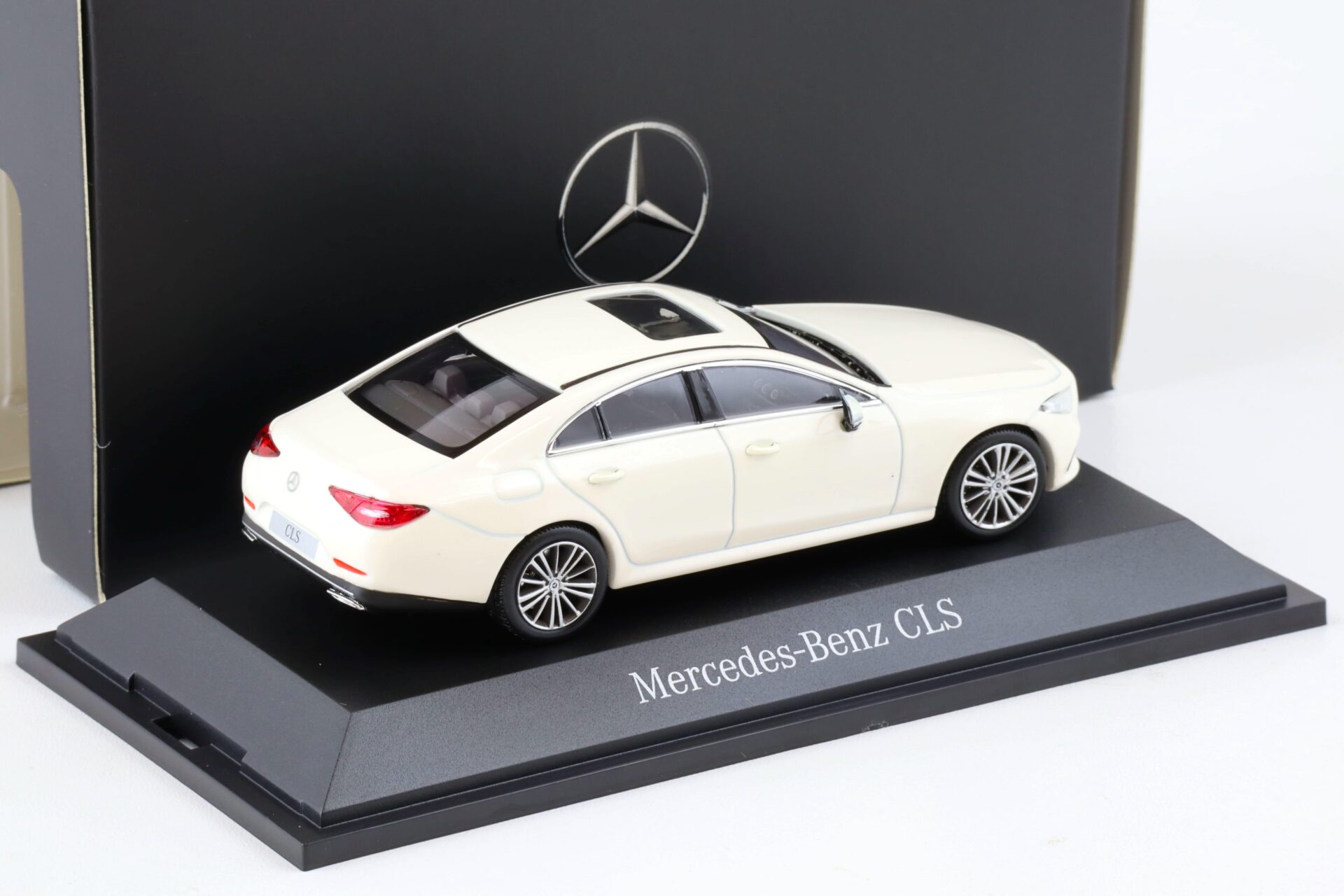 1:43 Norev Mercedes CLS Coupe C257 diamond white 2018 DEALER VERSION
