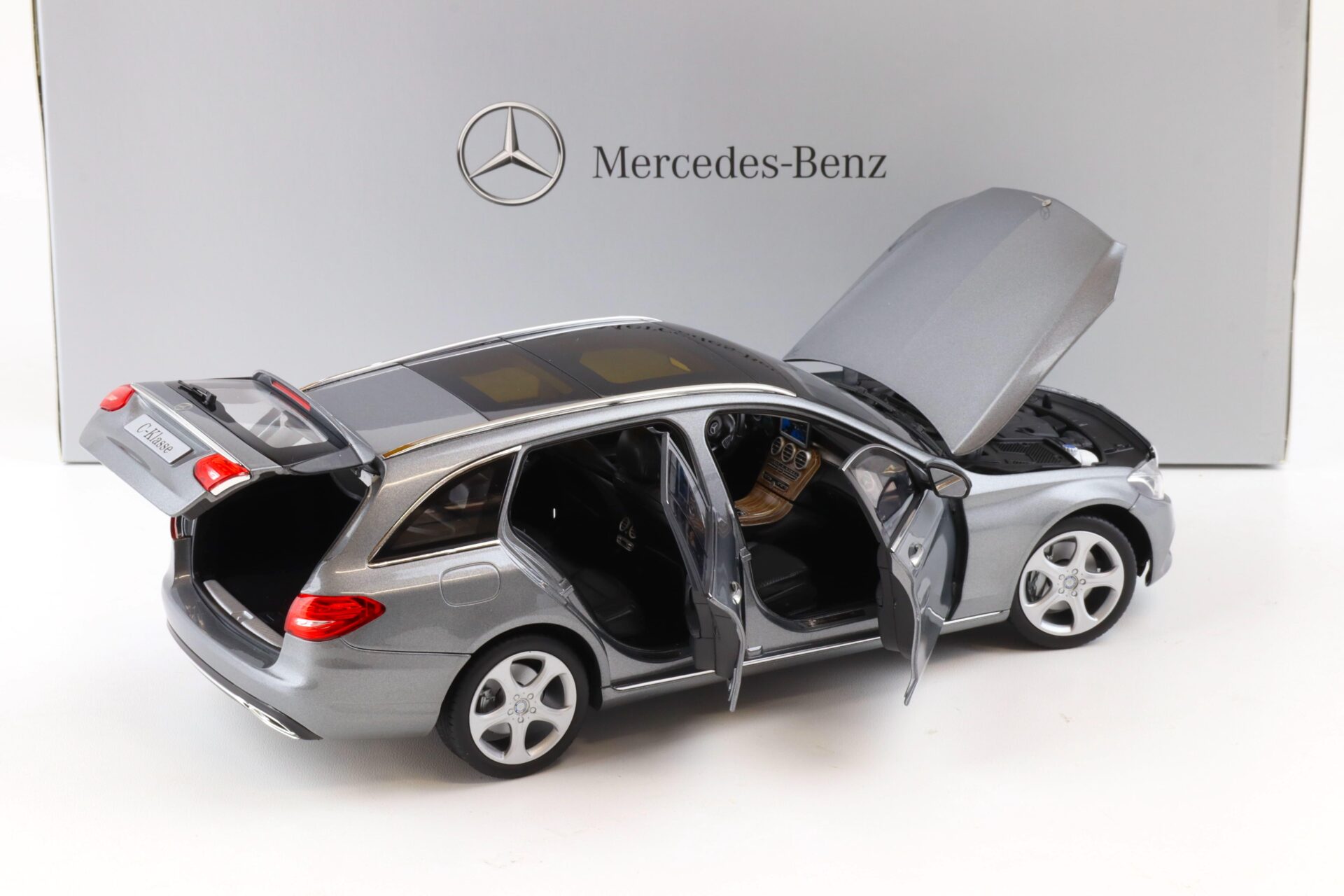 1:18 Norev Mercedes C-Klasse T-Modell W205 palladium silver DEALER VERSION
