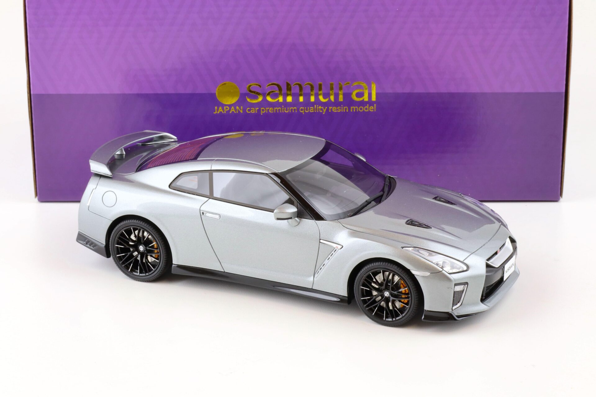 1:18 Kyosho Samurai 2020 Nissan GT-R (R35) Coupe grey metallic KSR18044GR