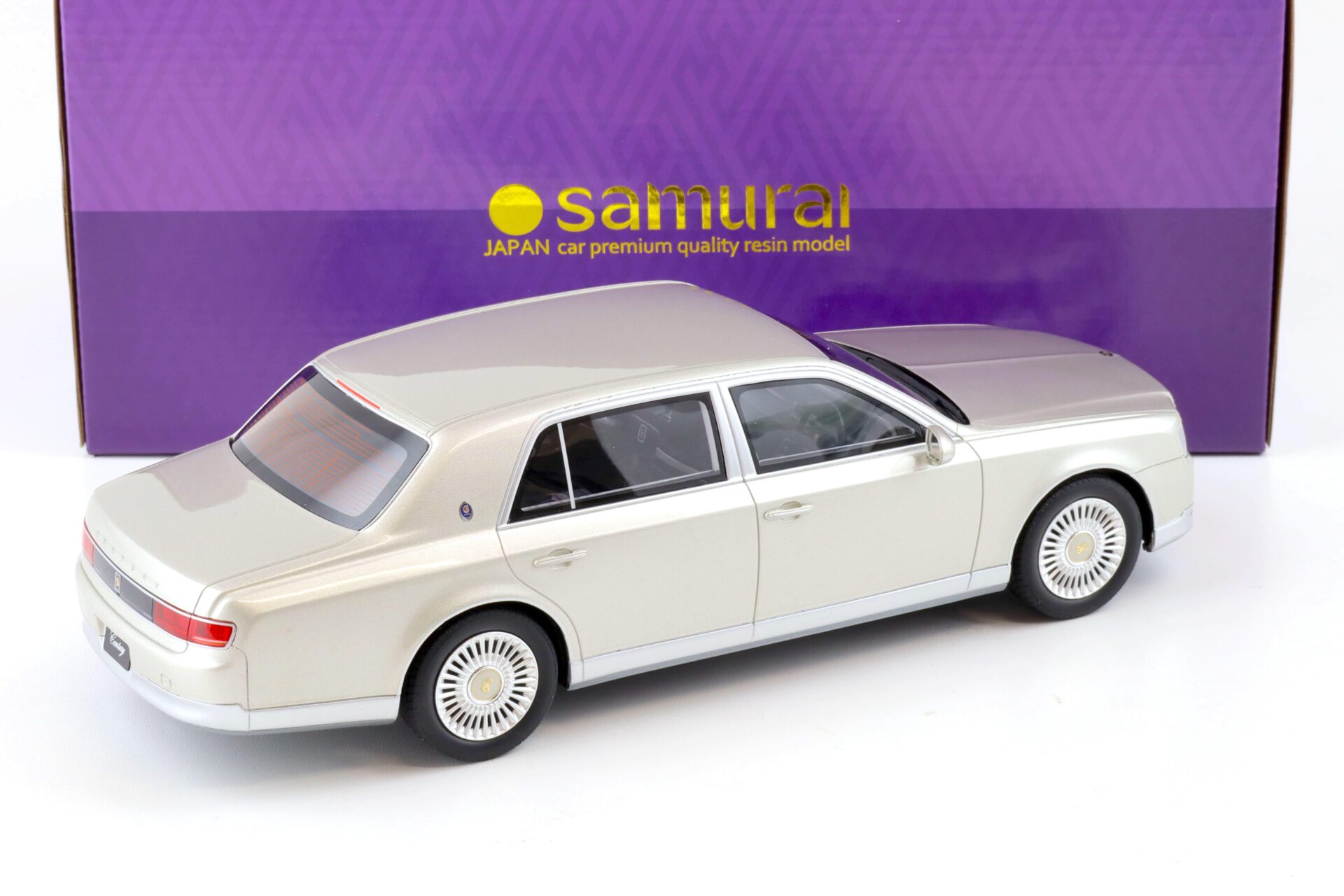 1:18 Kyosho Samurai 2018 Toyota Century Limousine silver metallic KSR18036S