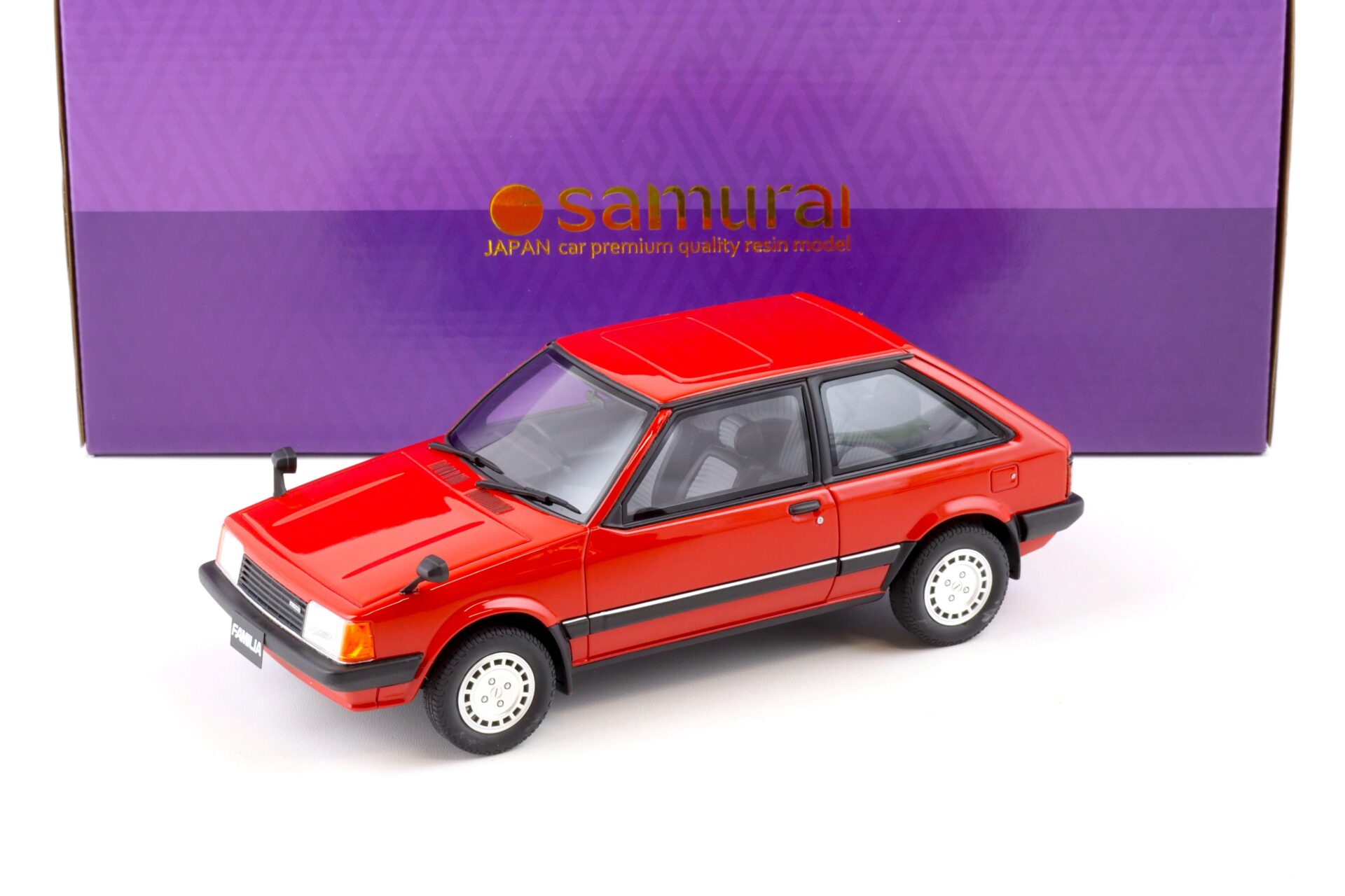 ID 79676 orig.jpg 1:18 Kyosho Samurai 1980 Mazda Familia XG red KSR18049R