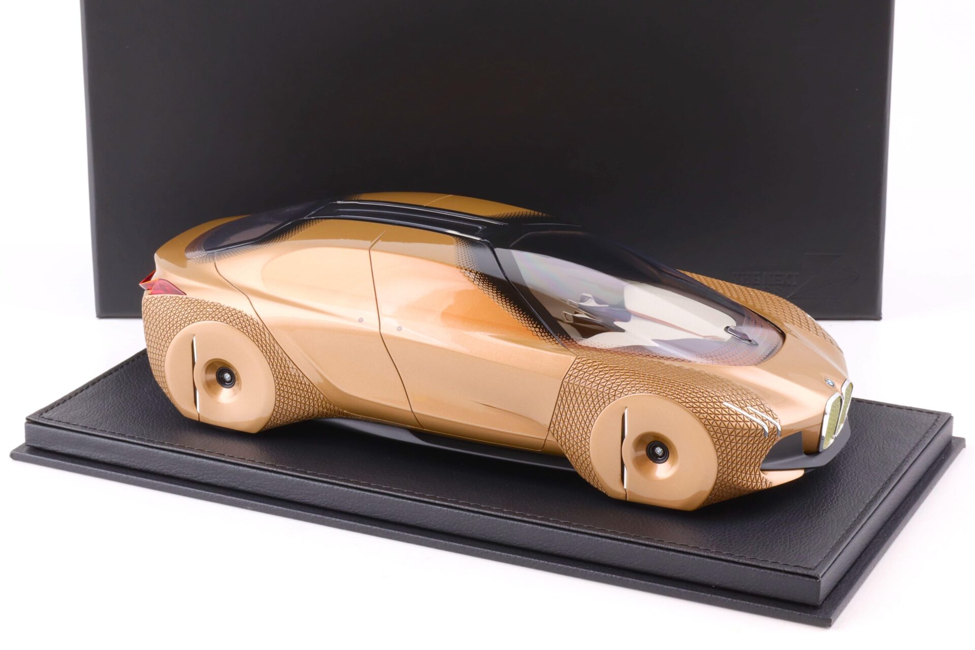 1:18 BBR BMW Vision Next 100 Skulptur Resin DEALER VERSION - Limited 500 pcs.
