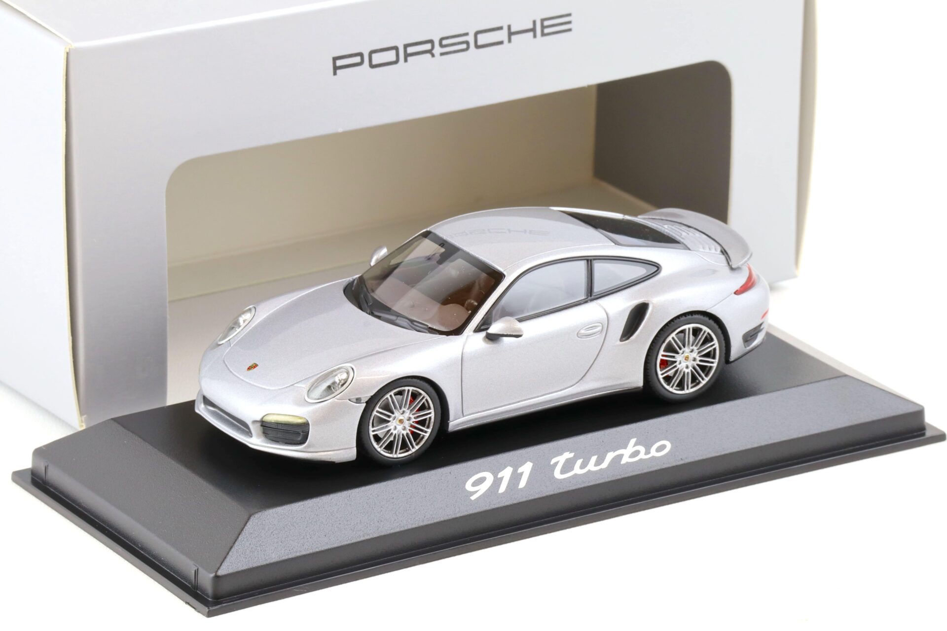 ID 79985 orig.jpg 1:43 Minichamps Porsche 911 (991) Turbo silver DEALER VERSION