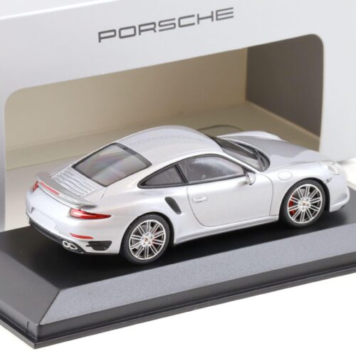 1:43 Minichamps Porsche 911 (991) Turbo silver DEALER VERSION